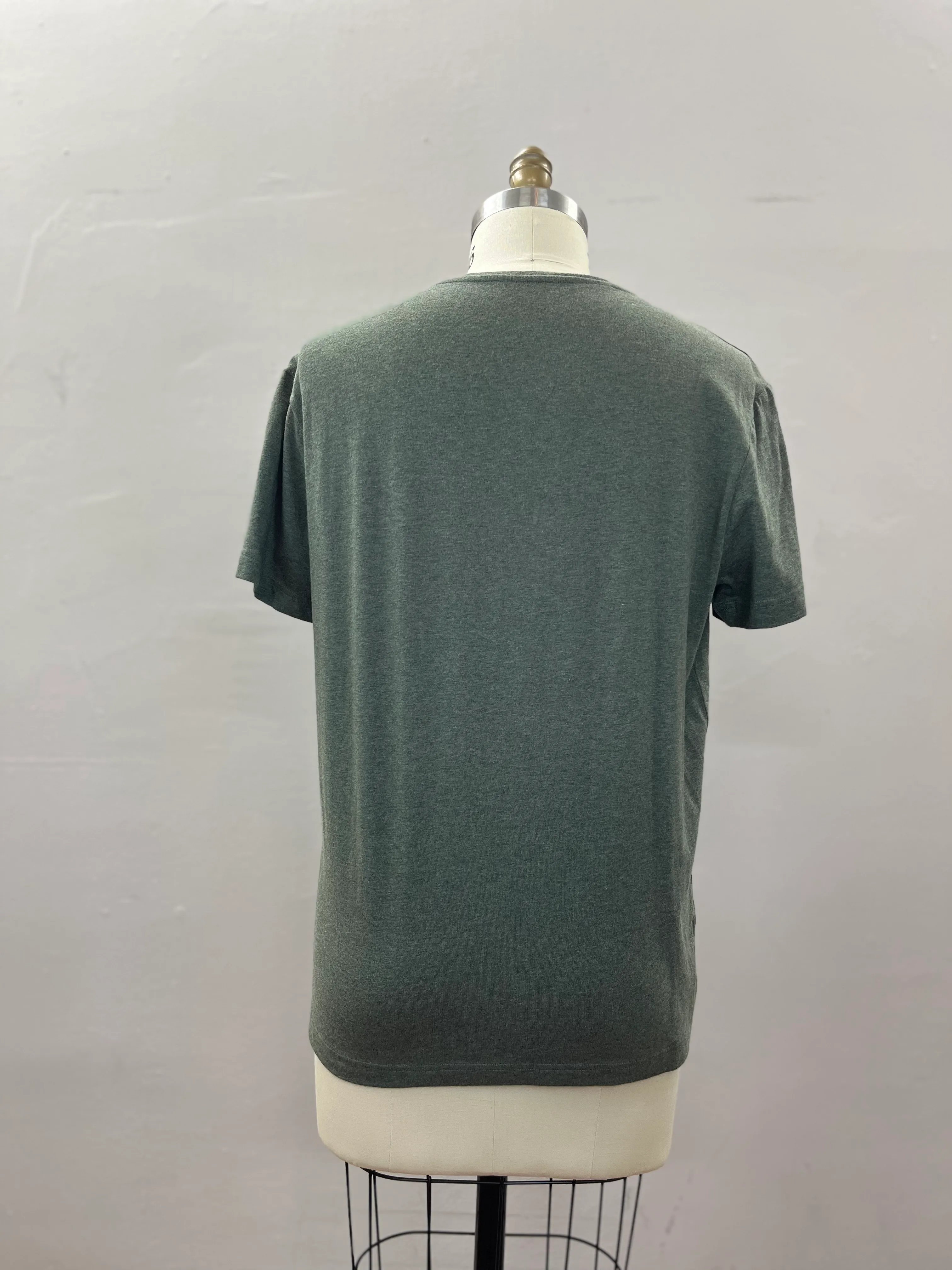 29. MENS TOP SIZE M