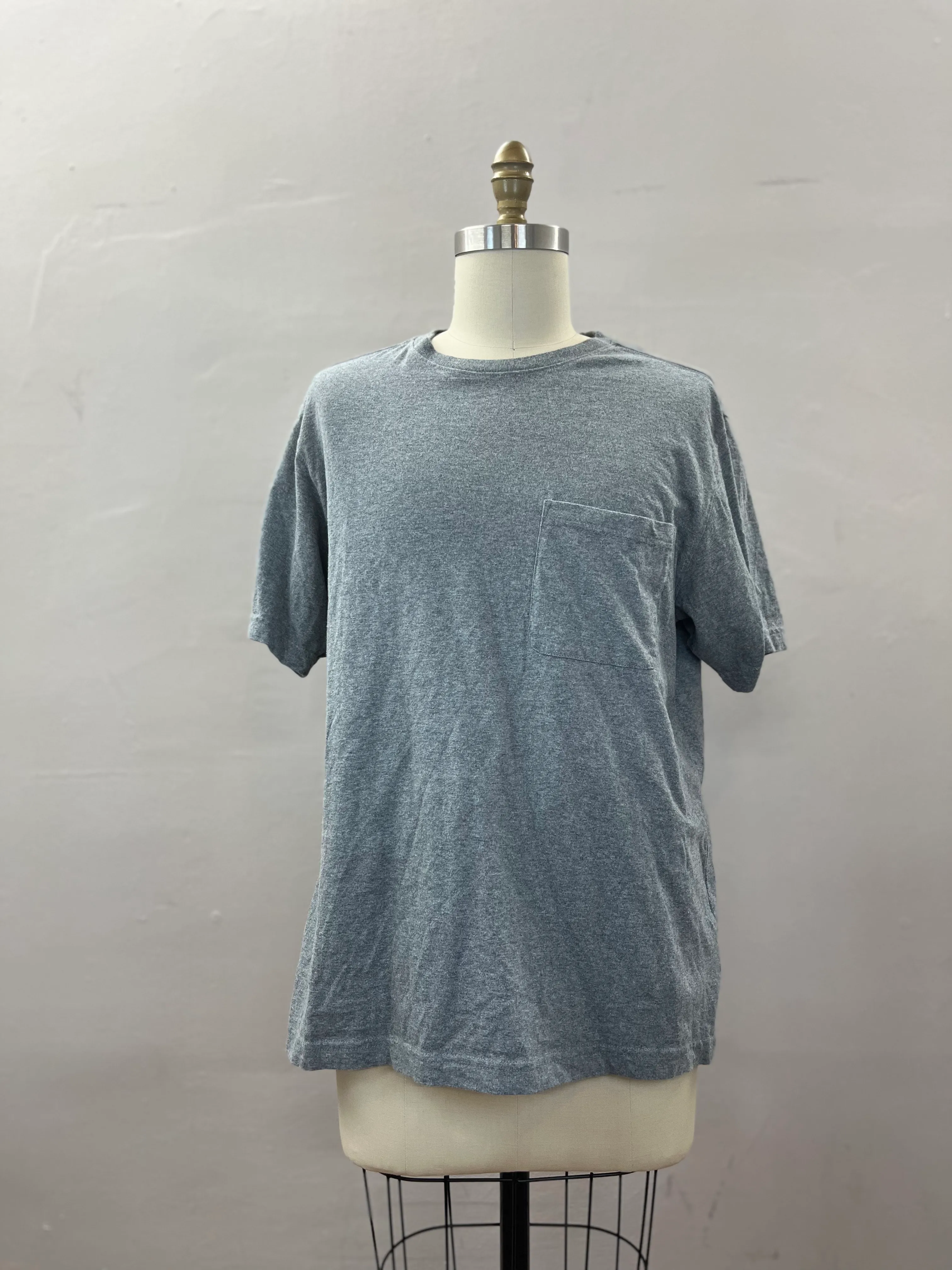 58. MENS TOP SIZE L