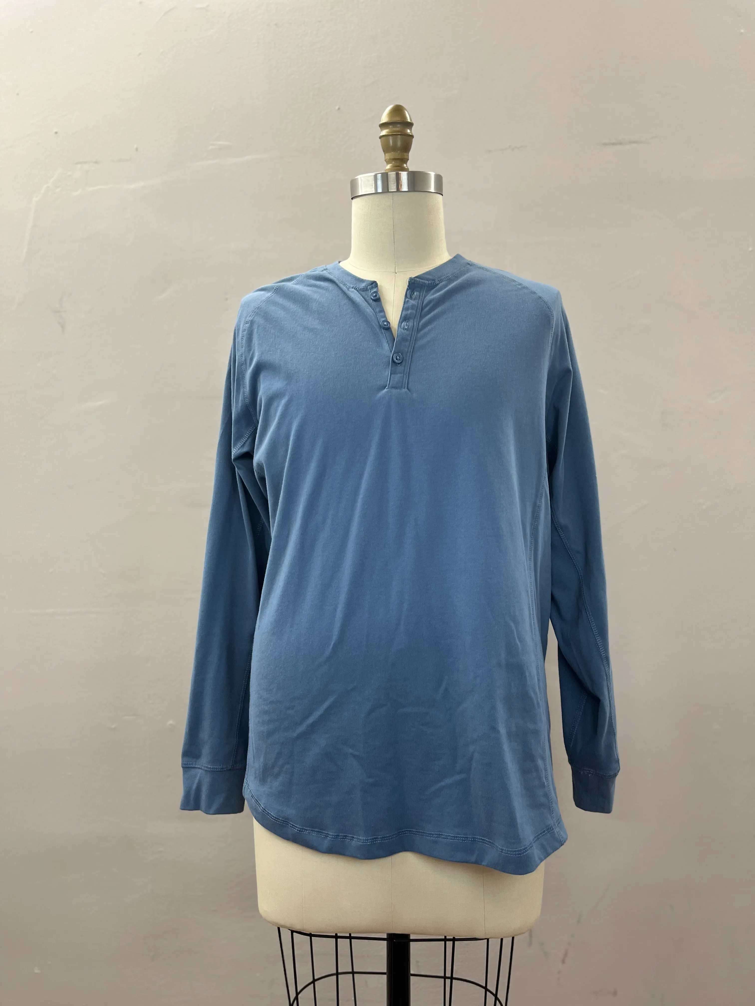 49. MENS TOP SIZE M