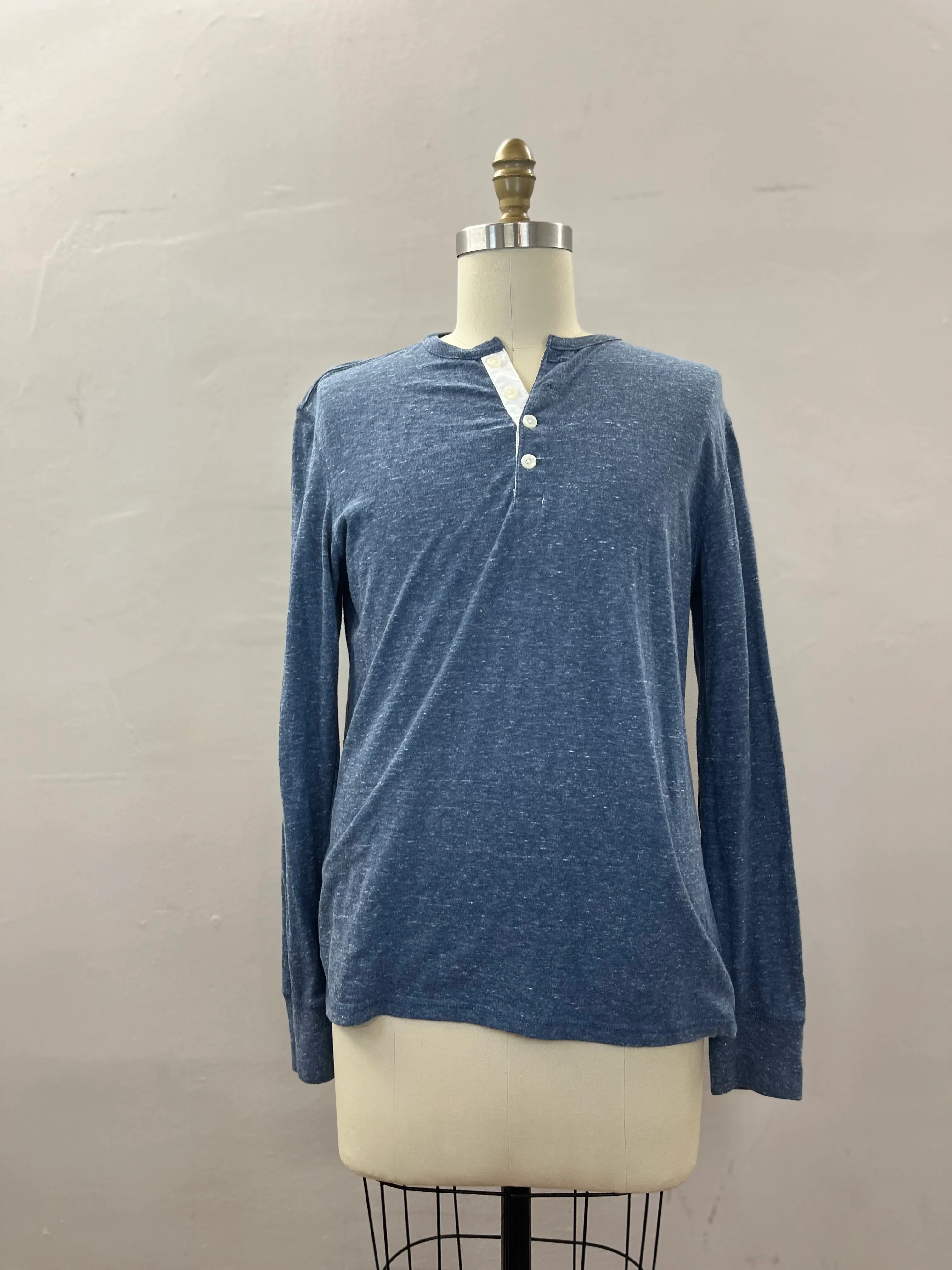50. MENS TOP SIZE M