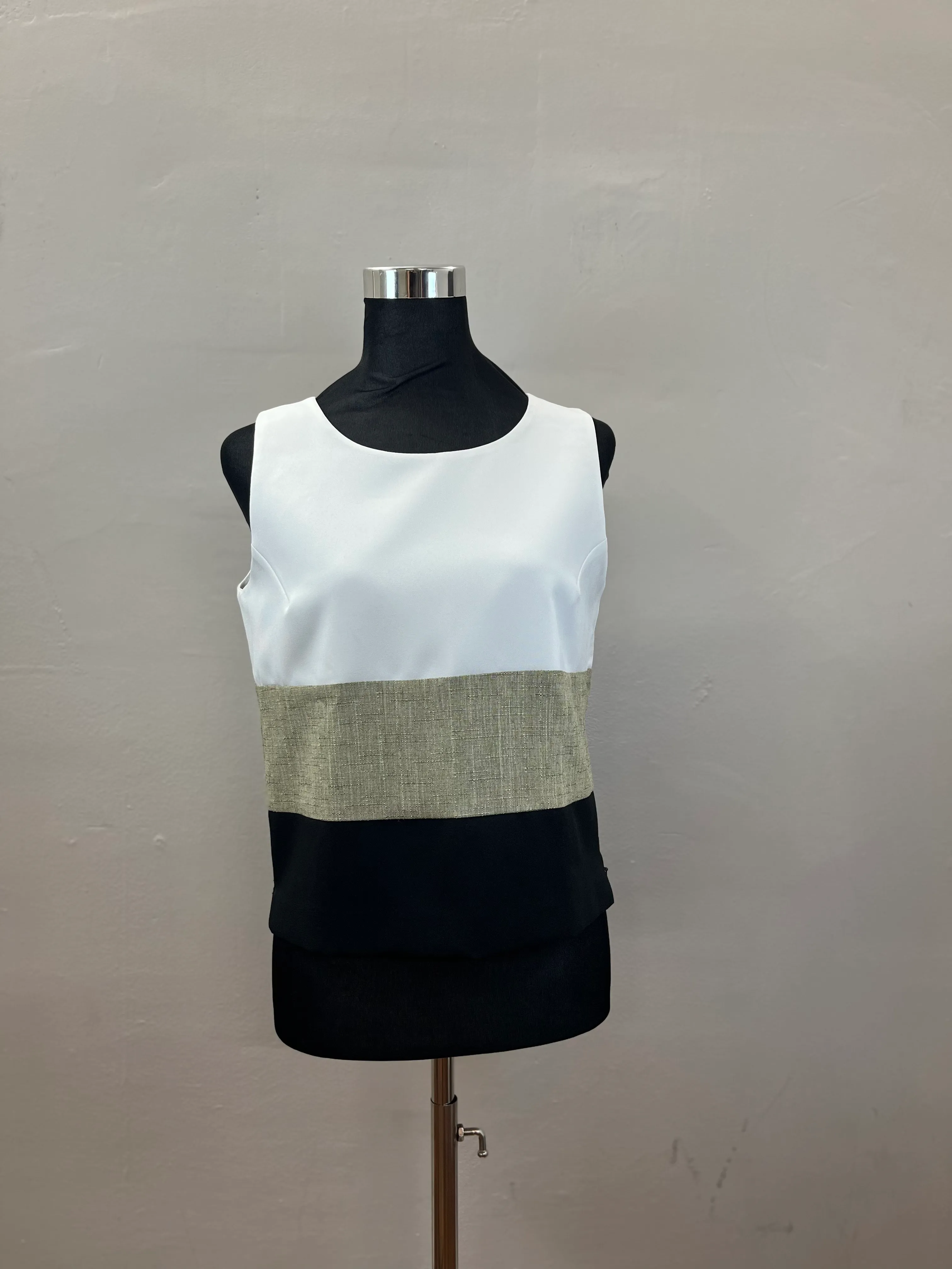 164. WOMENS TOP SIZE 6P
