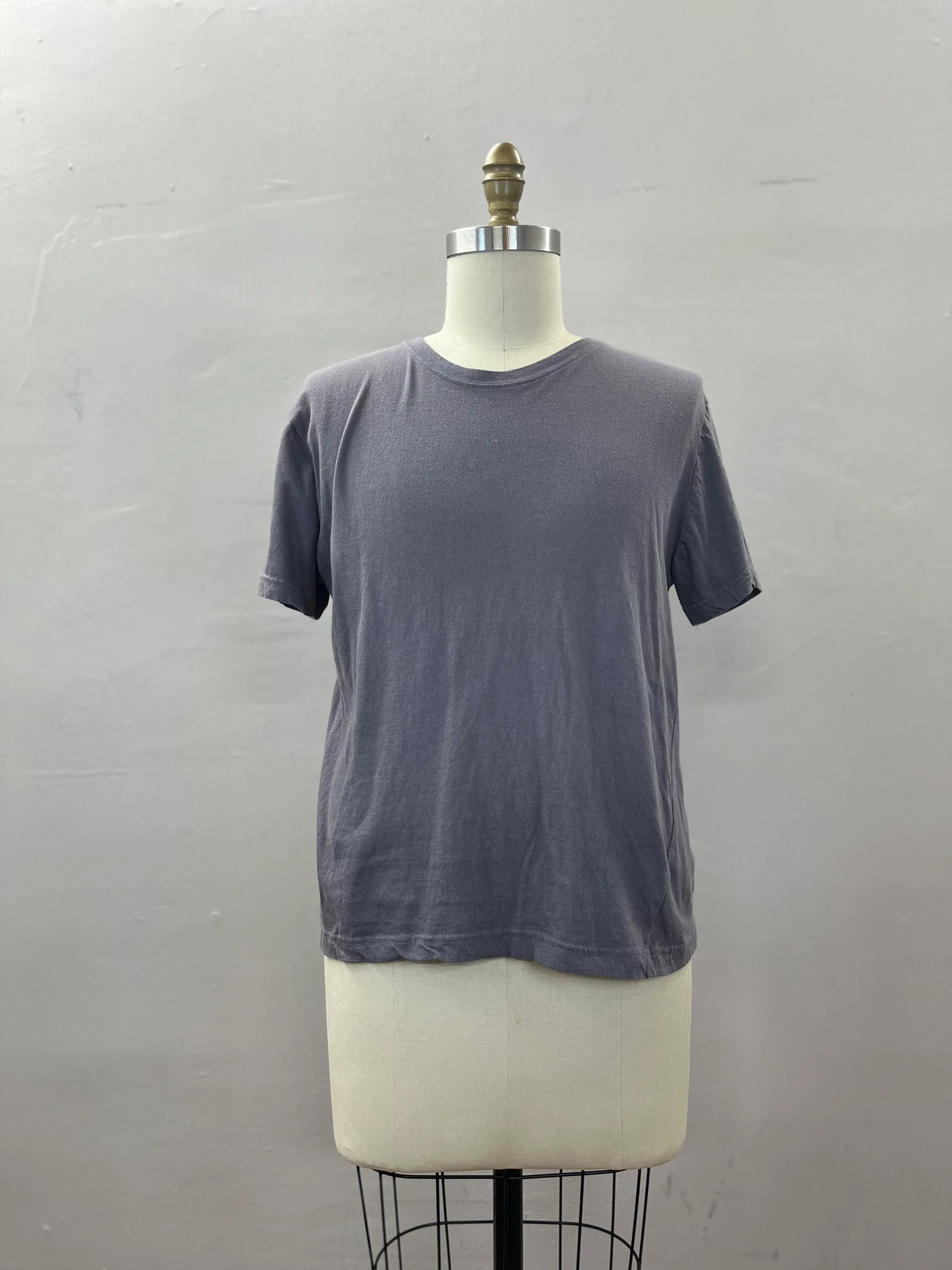57. MENS TOP SIZE L