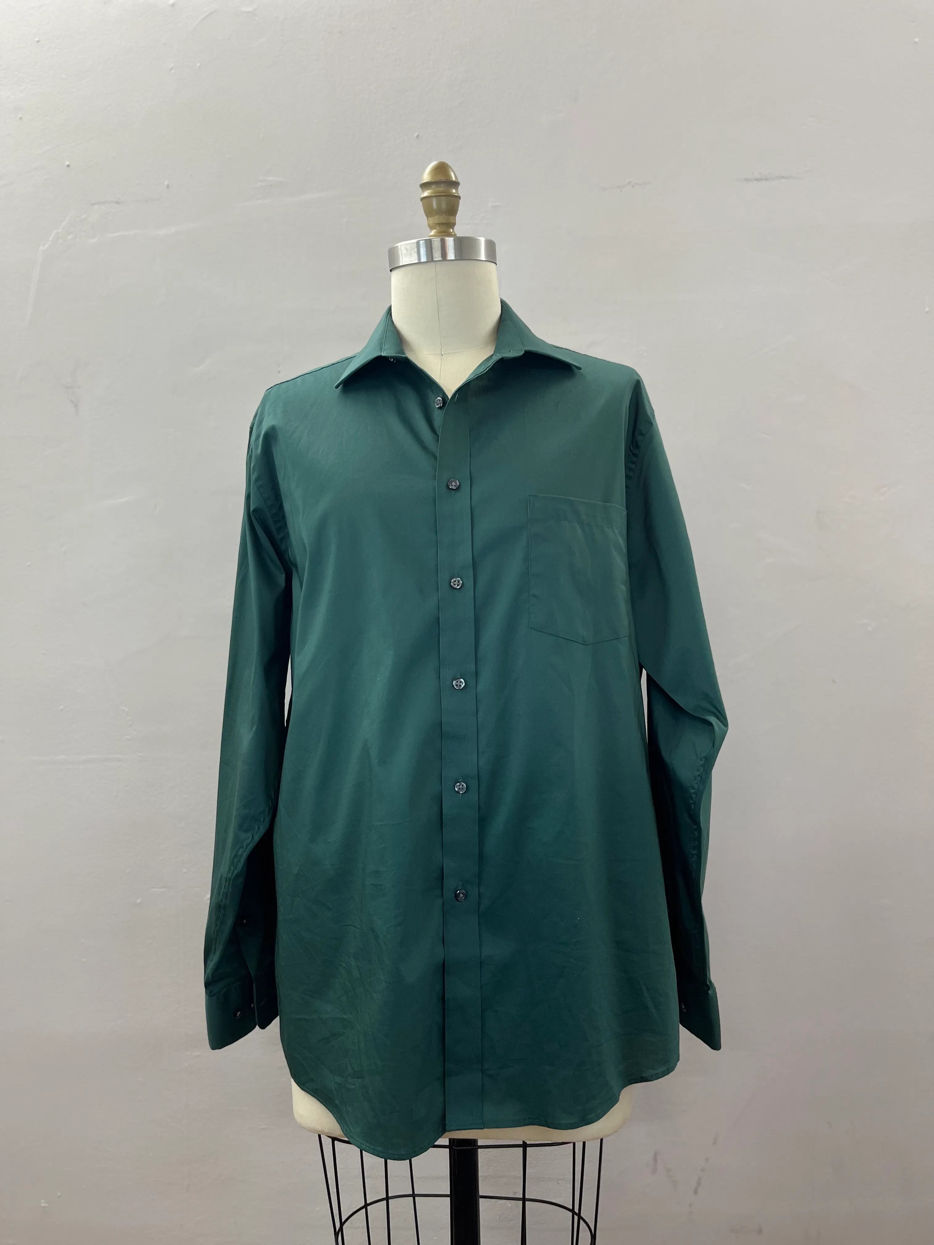 26. MENS BUTTON DOWN SIZE 16- 16.5/ L