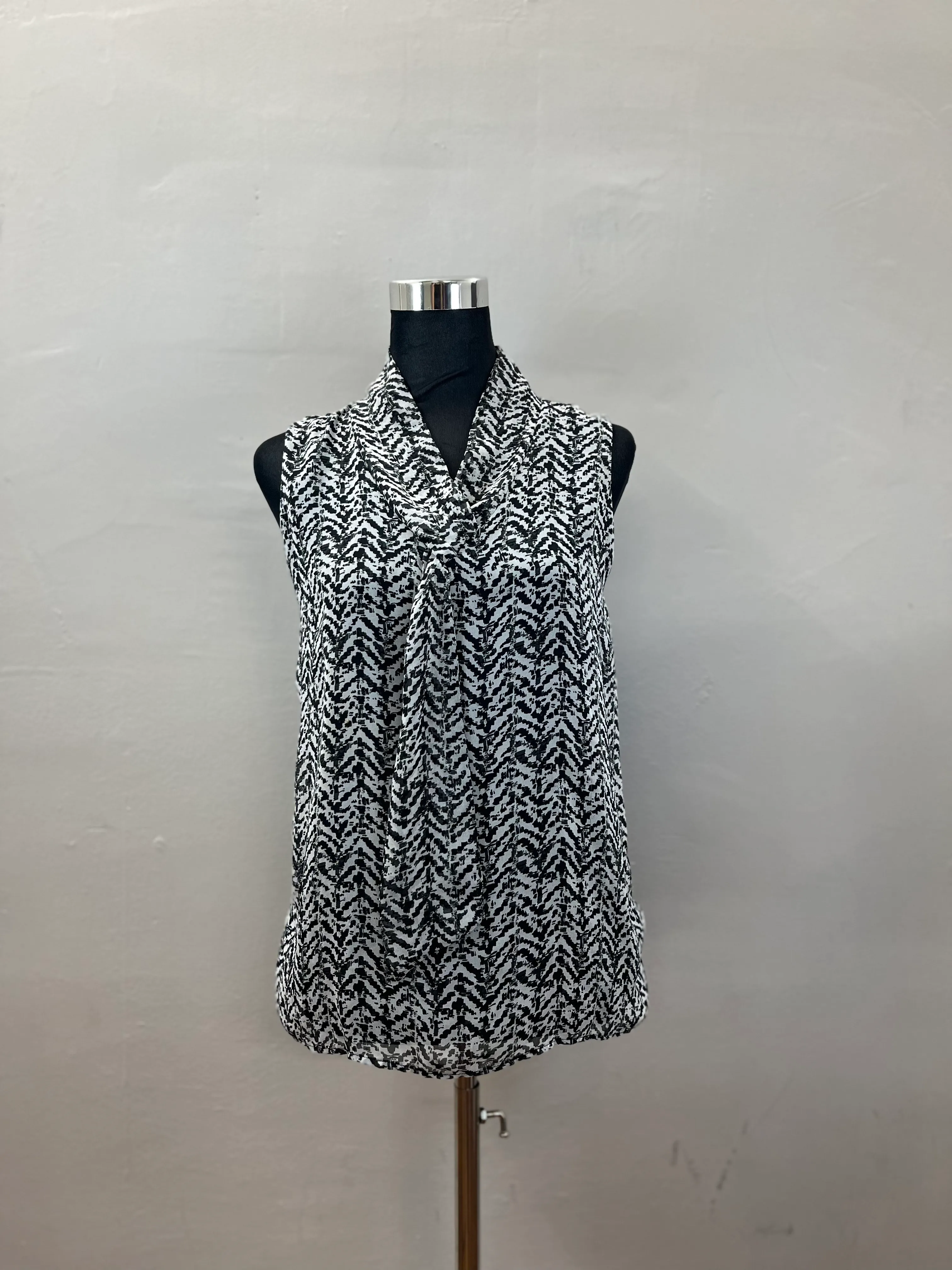 165. WOMENS TOP SIZE XS