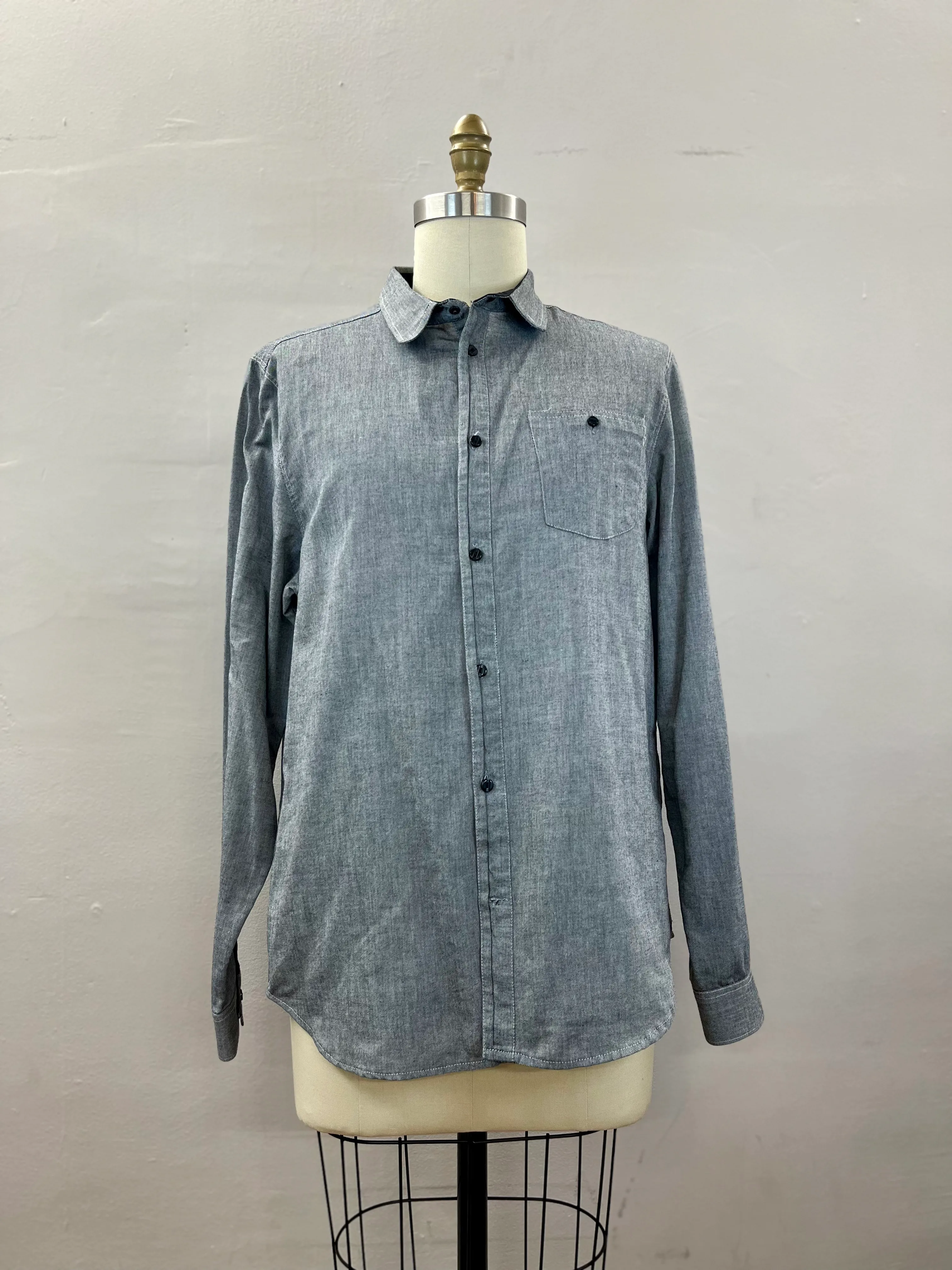 48. MENS BUTTON DOWN SIZE L