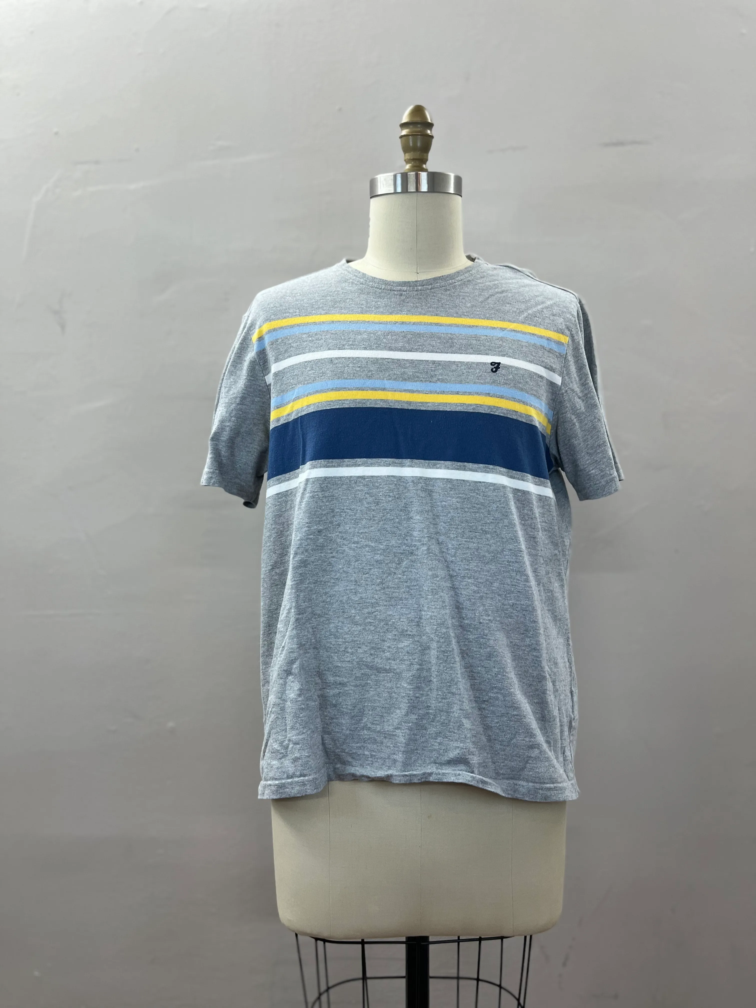 56. MENS TOP SIZE L