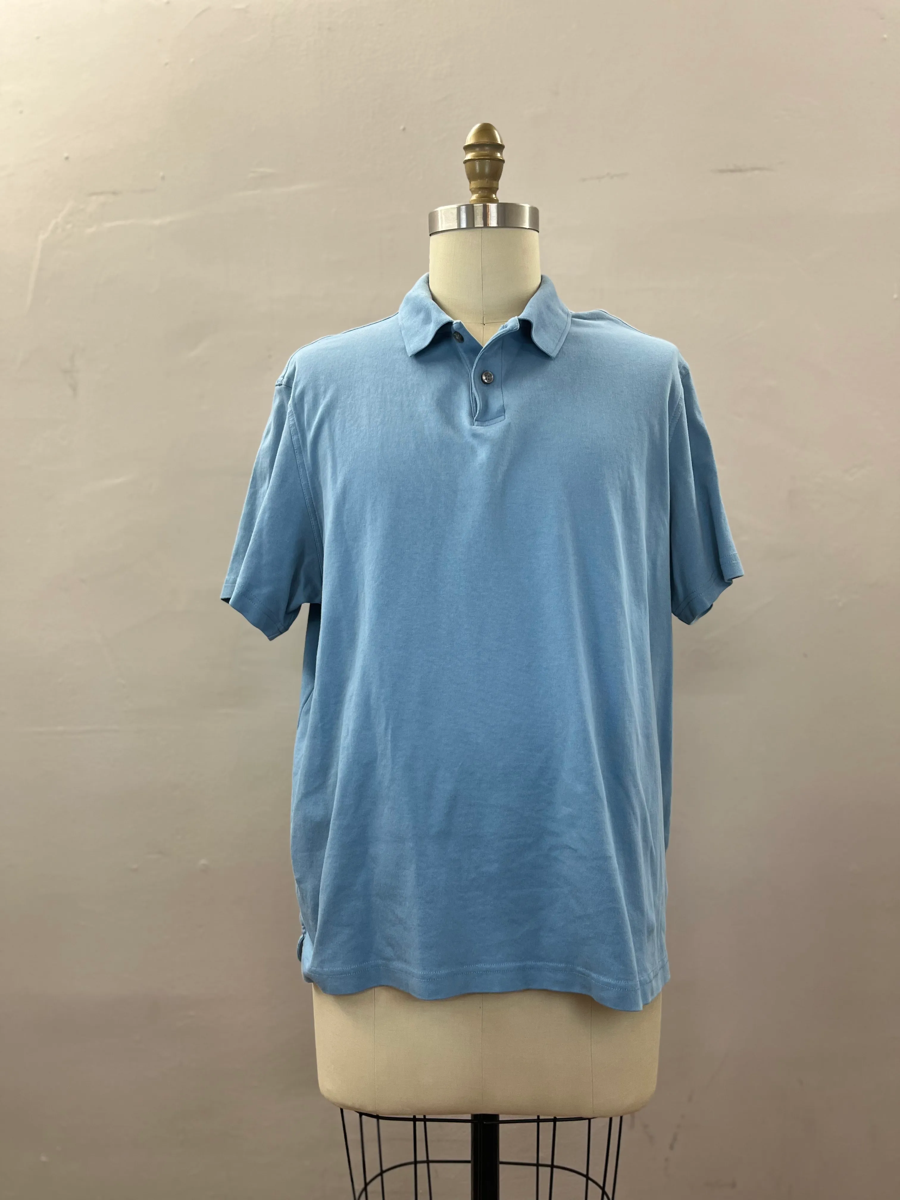 48. MENS TOP SIZE L