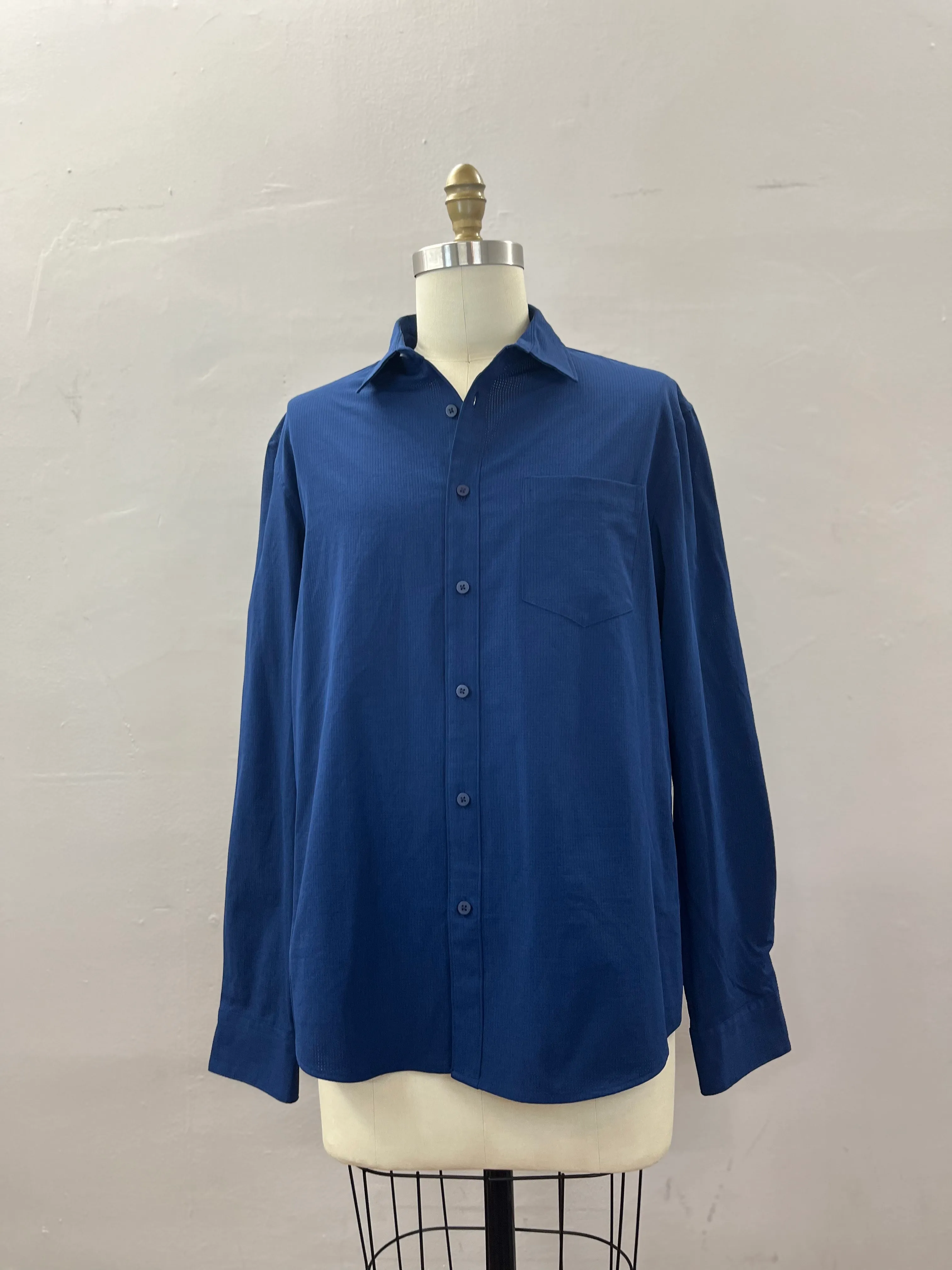 32. MENS BUTTON DOWN SIZE XL