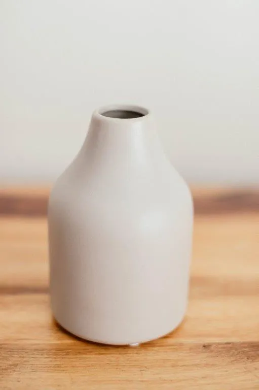 Na006 Beige Cone Neck Bottle Ceramic 15cm
