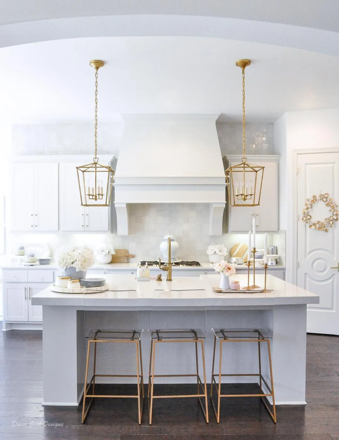 Kitchen & Dining