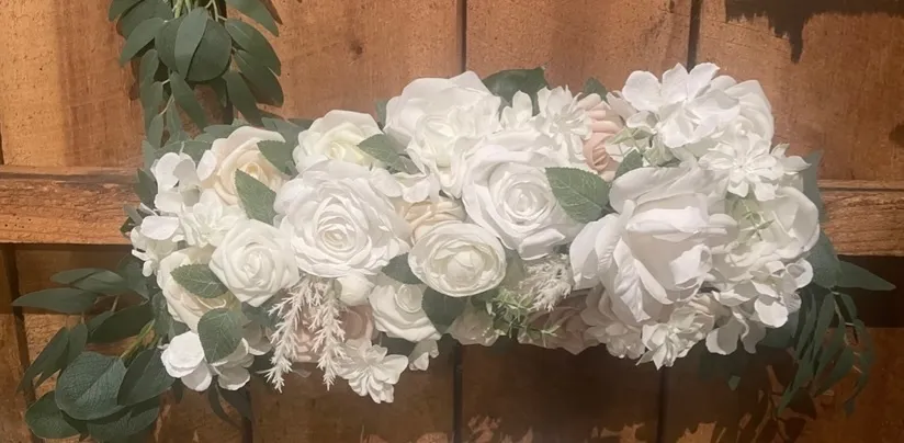 Ling’Moments White, Ivory, & Beige Arrangements for Sweetheart Table