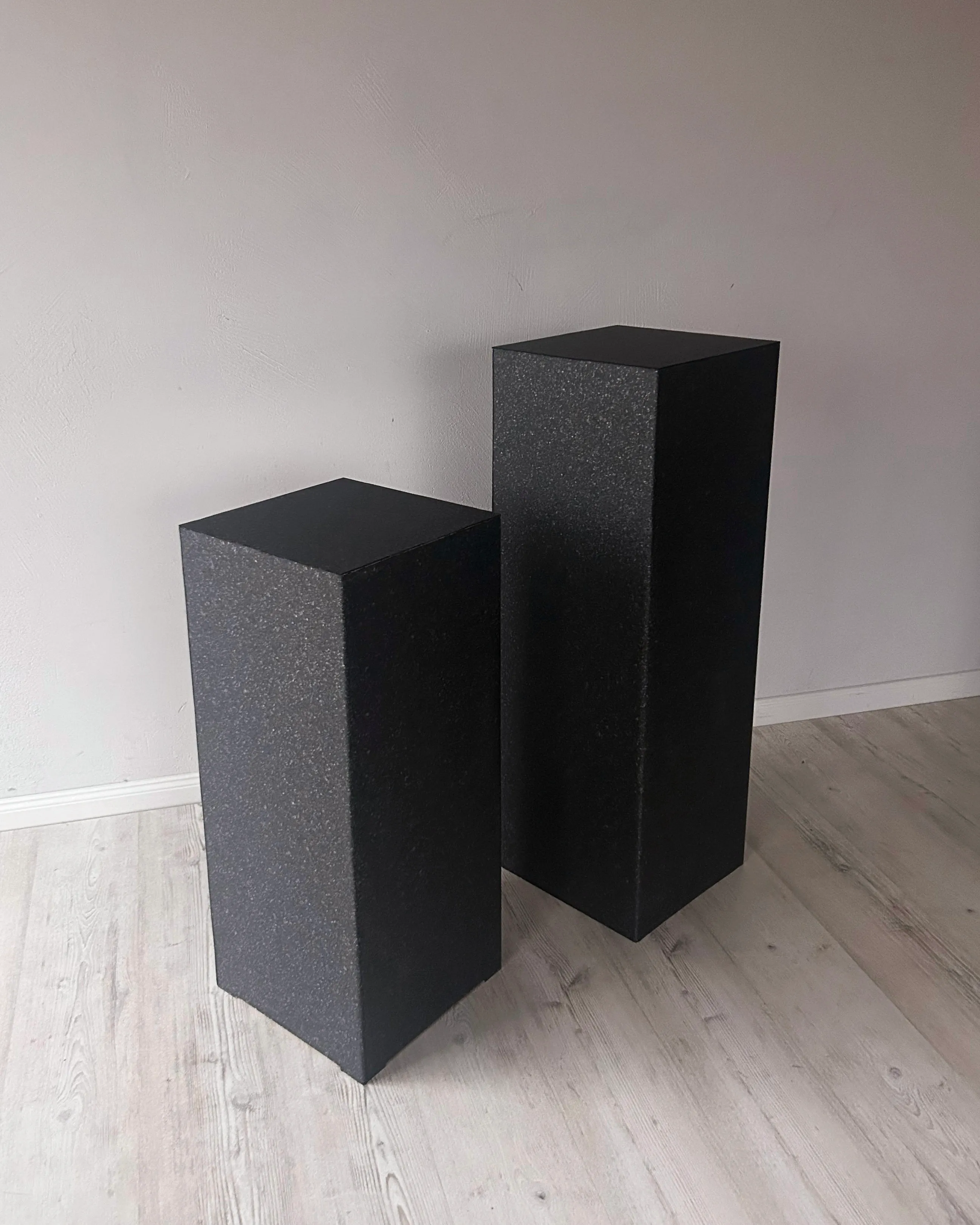 ANTHRACITE 80 cm plinth
