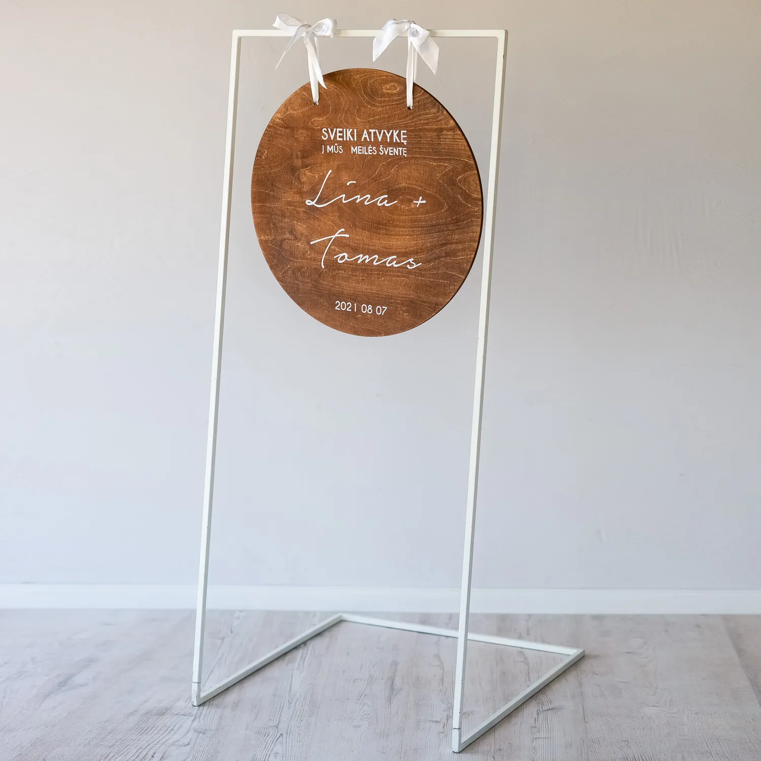 Easel A WHITE