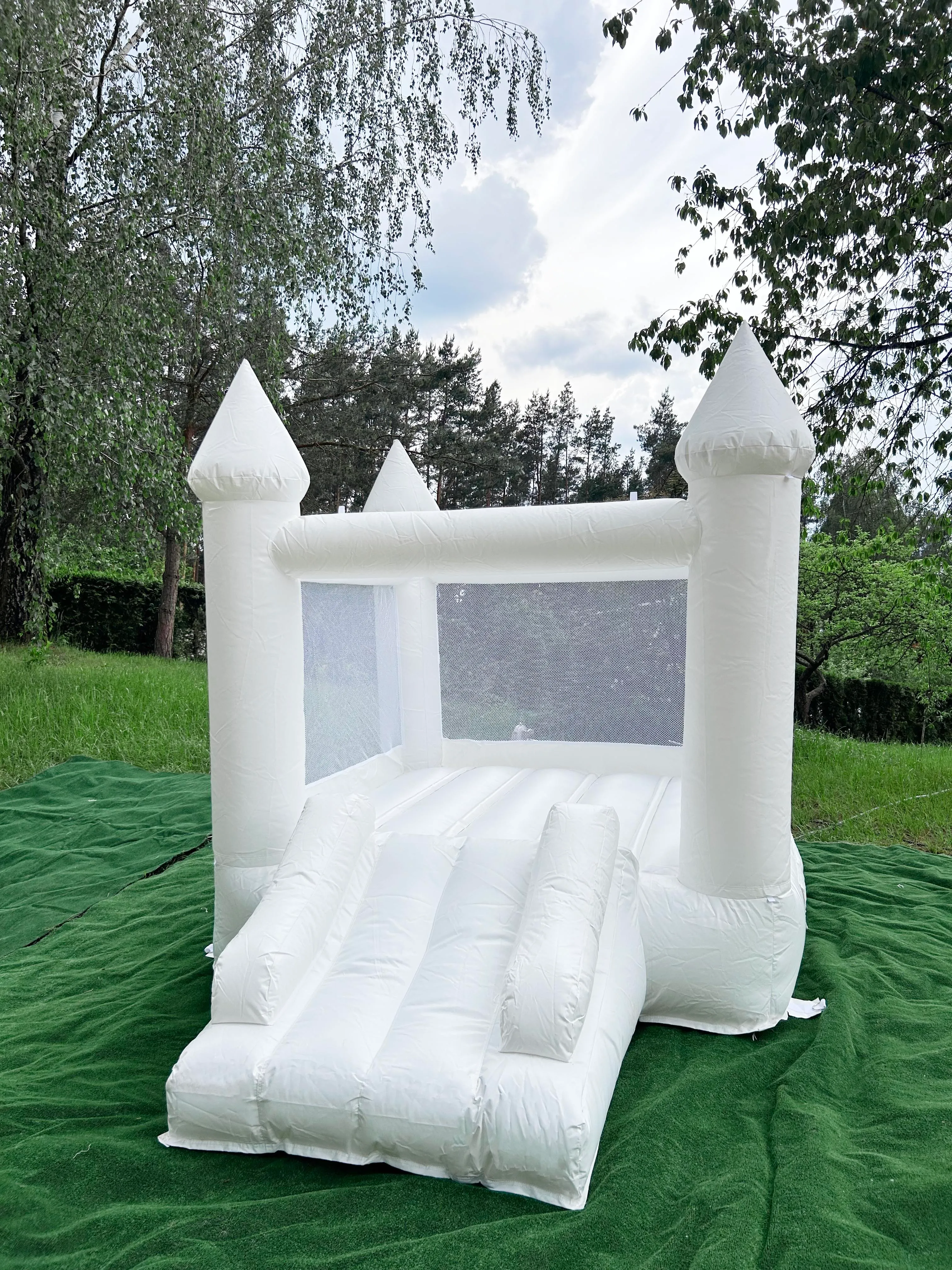 WHITE inflatable castle S