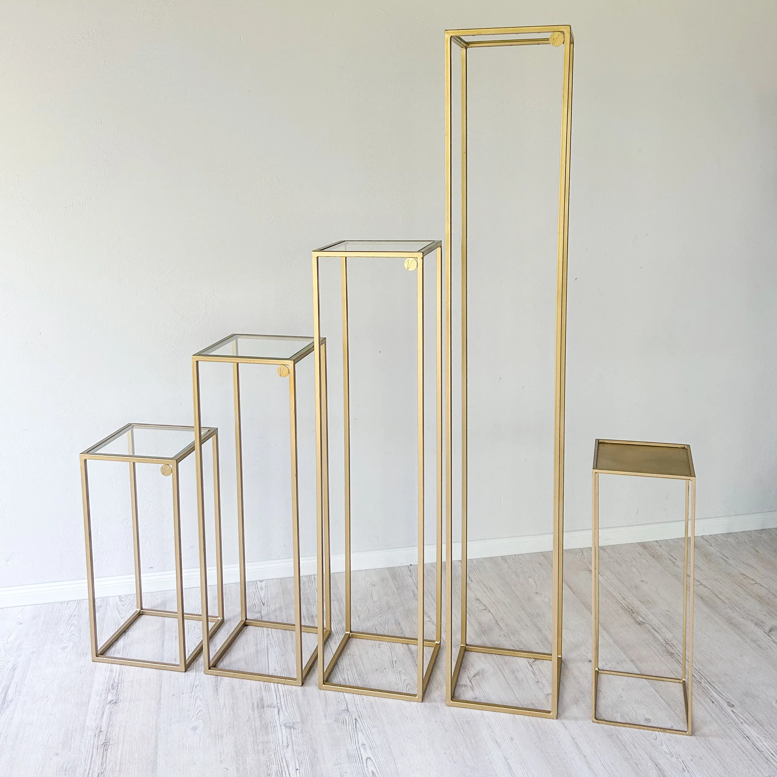 SIMPLE GOLD 180 cm plinth