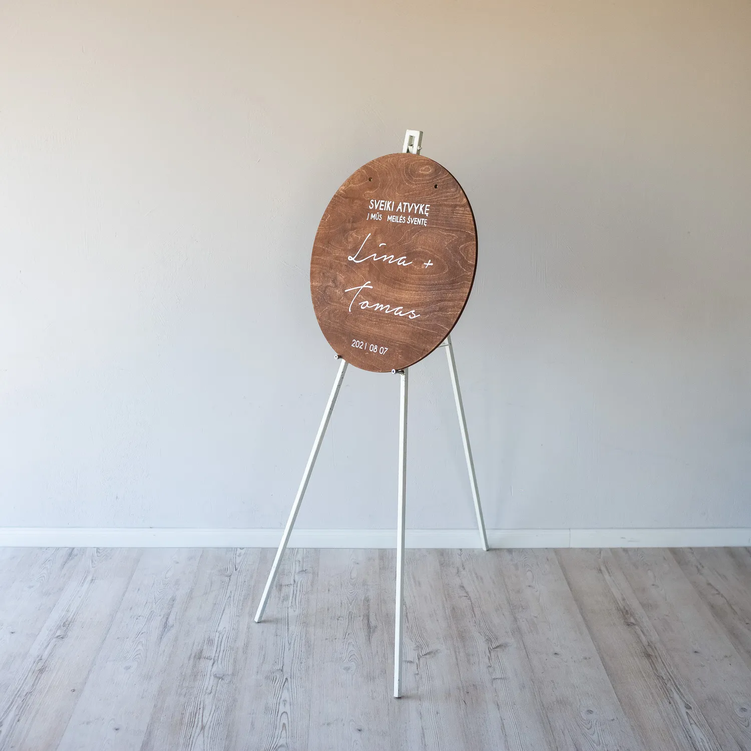 Easel F WHITE