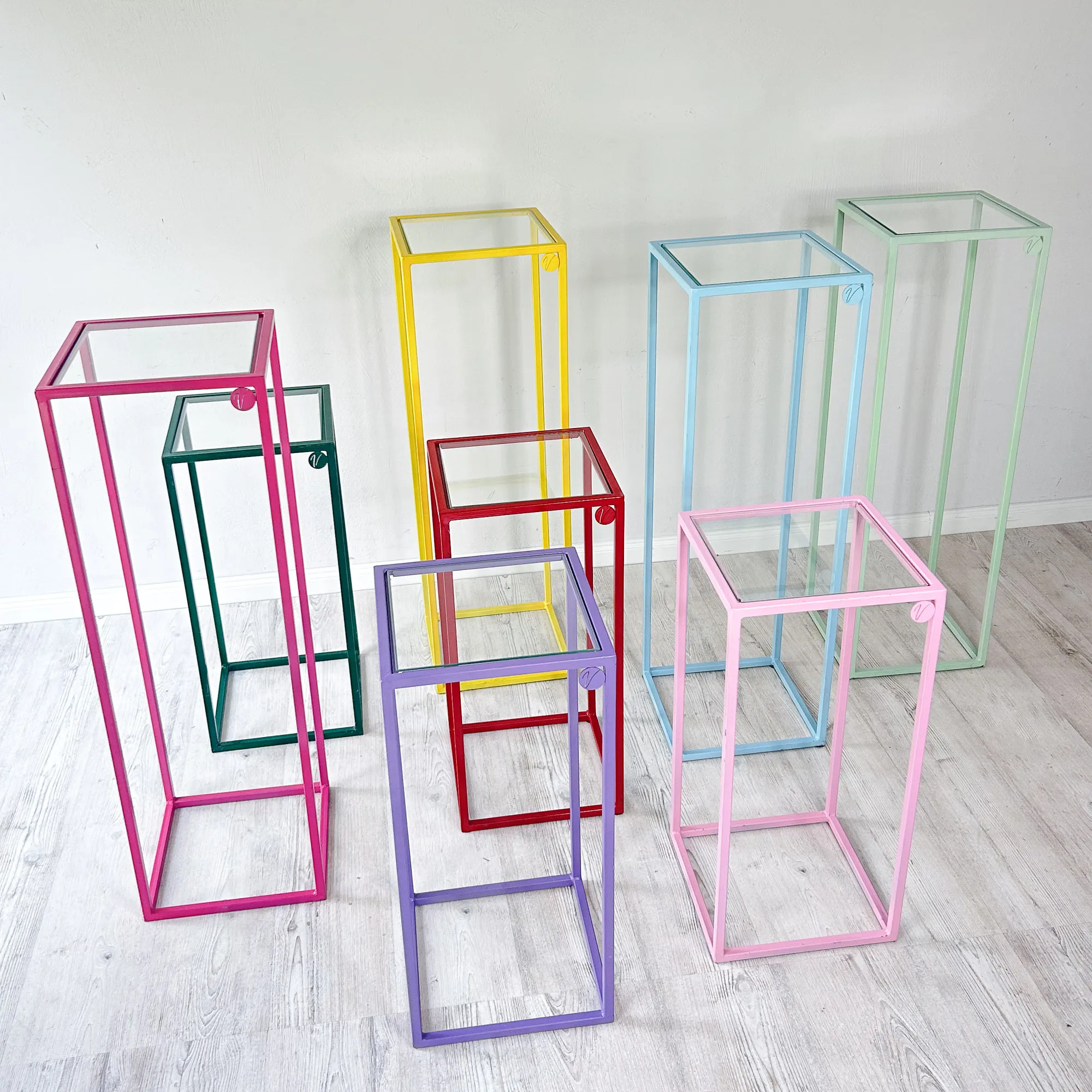 SIMPLE COLOR plinth