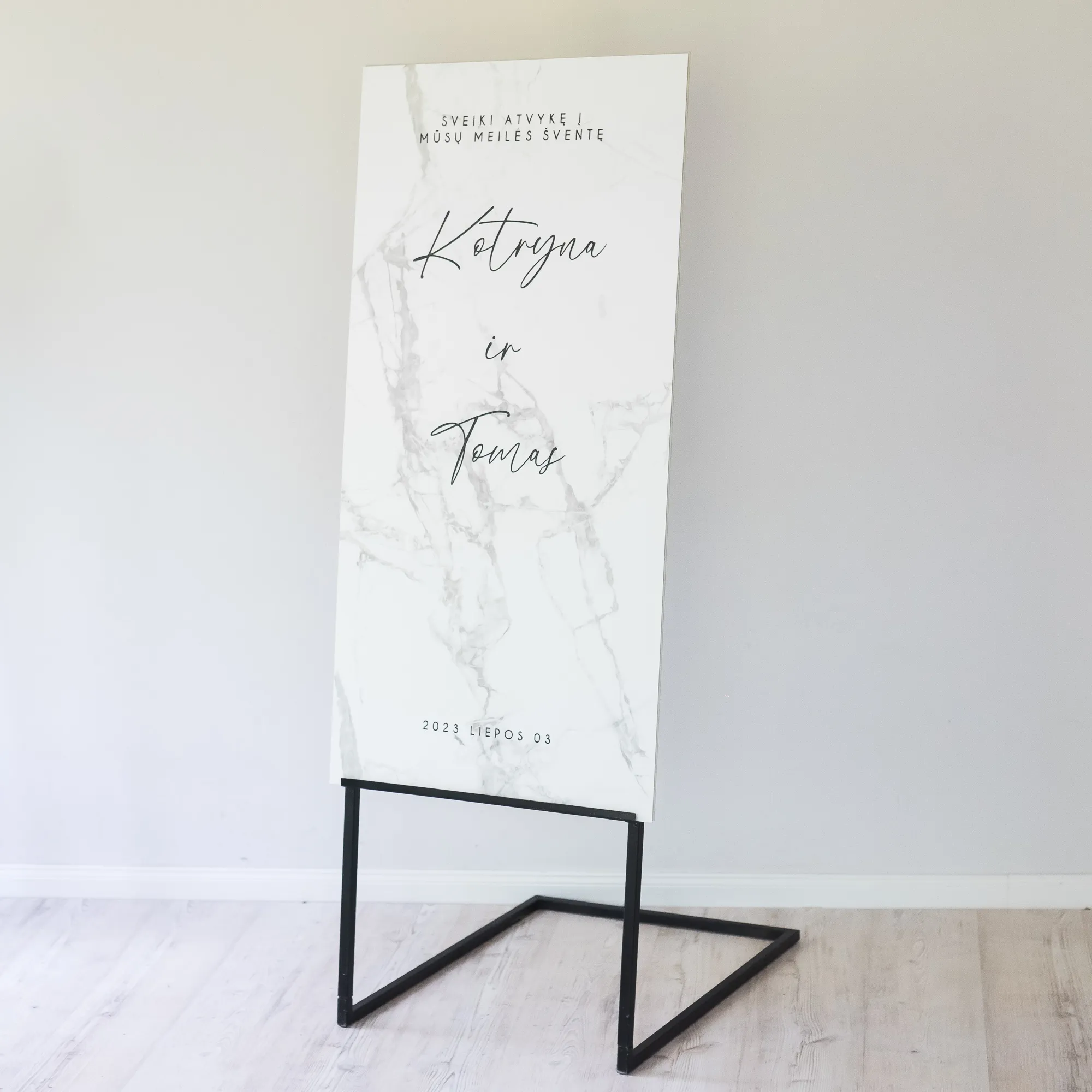 Easel G BLACK