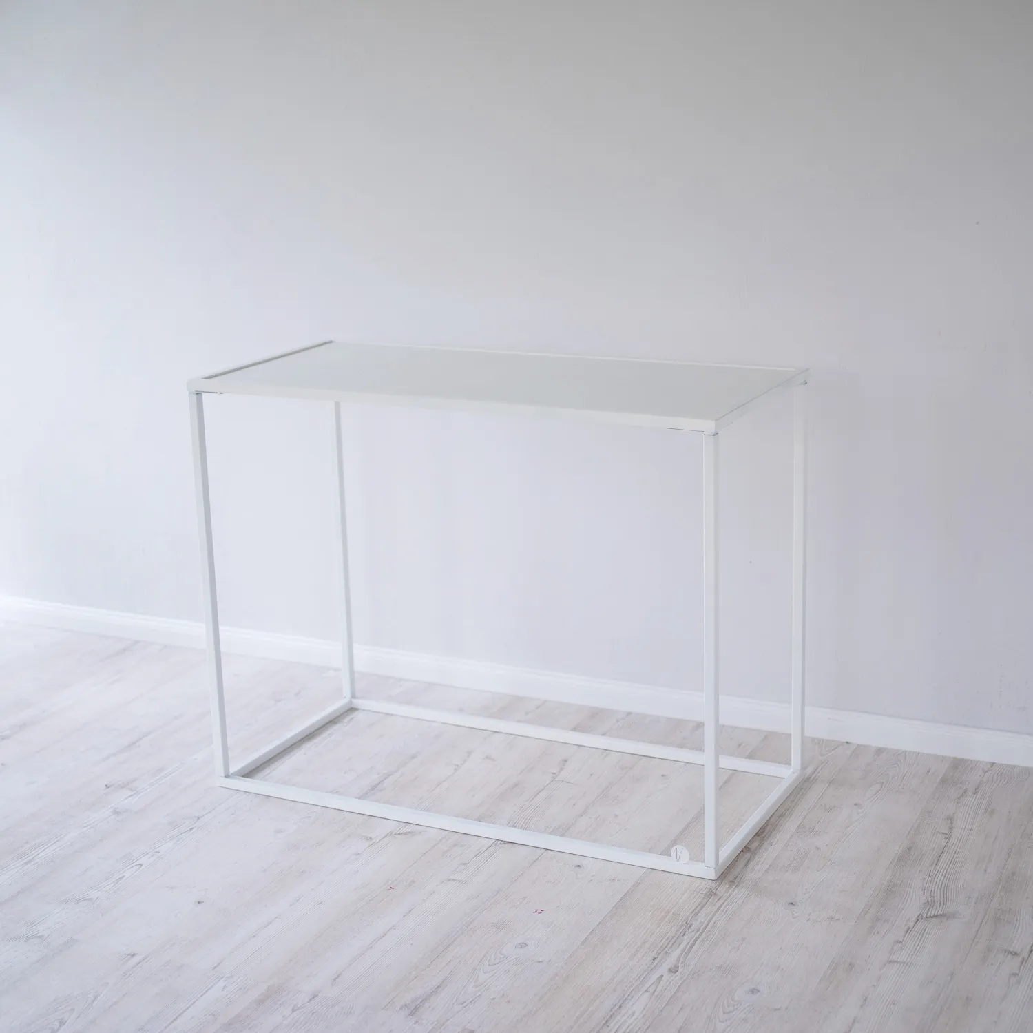 SIMPLE WHITE table
