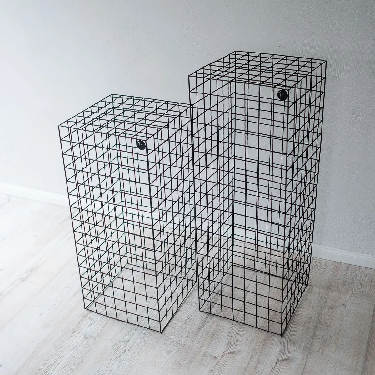 MESH BLACK 80 cm plinth