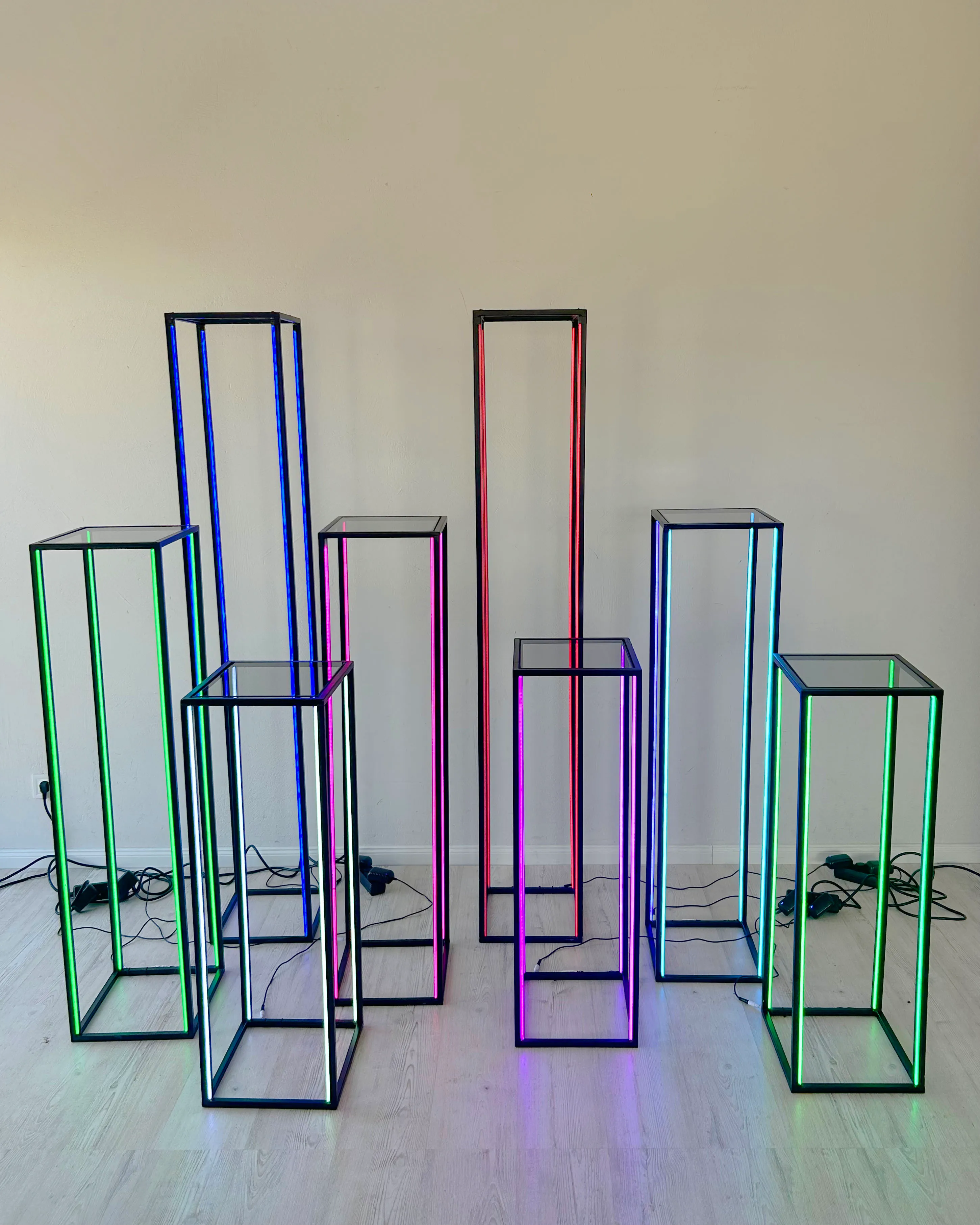 NEON BLACK 180 cm plinth