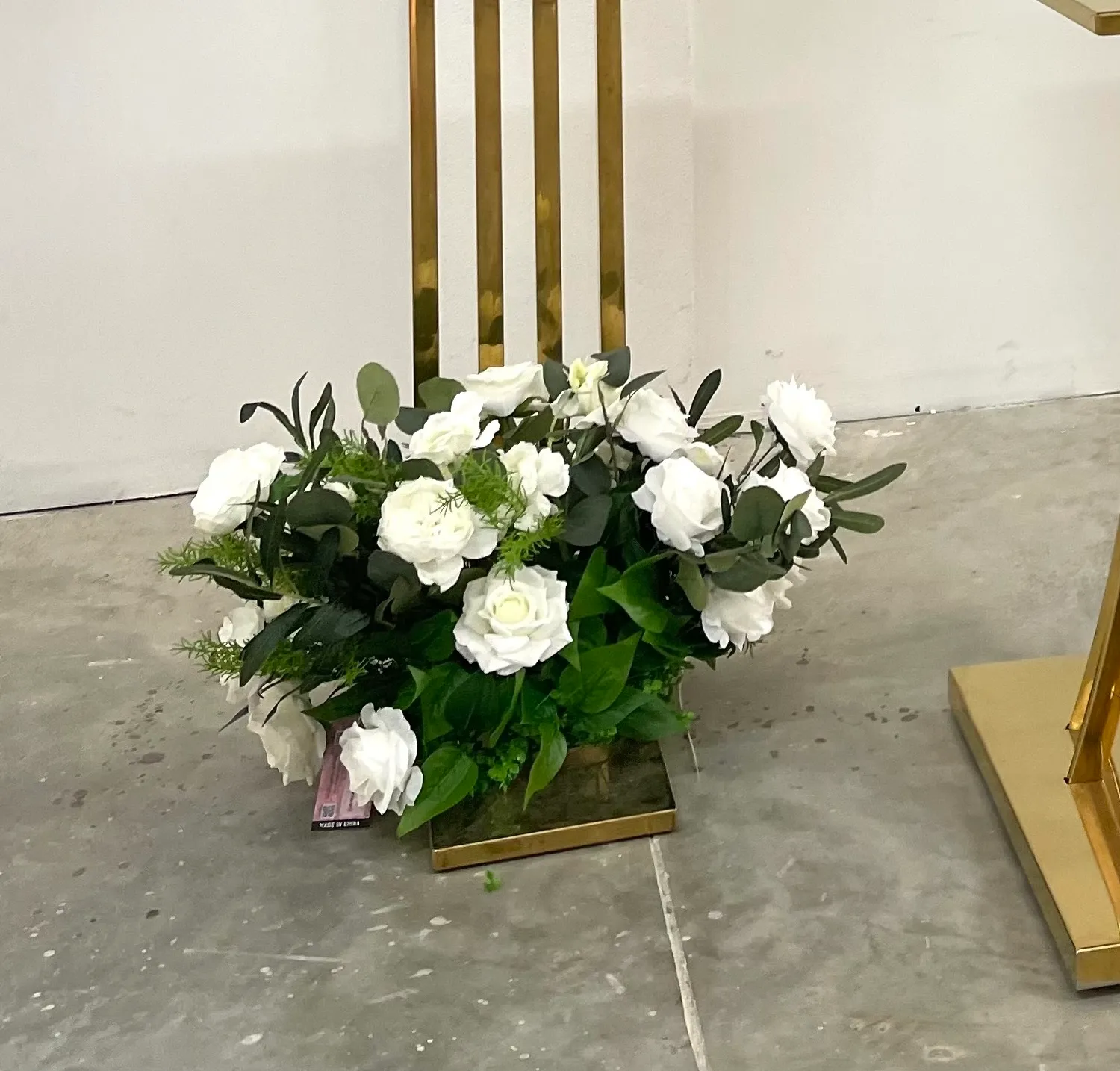 Flores artificiales blanco y verde (Piso)