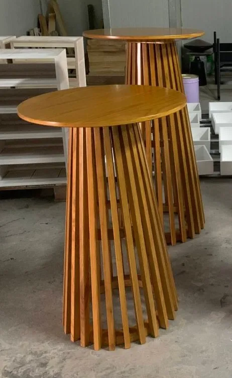  Mesa Julianne marrón claro mediana