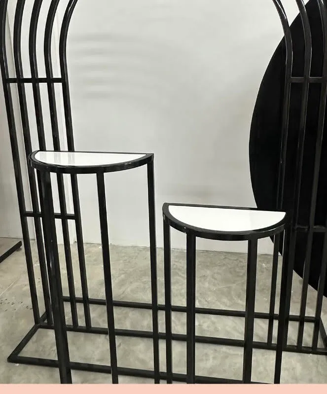 Mesa Alicia negra mediana