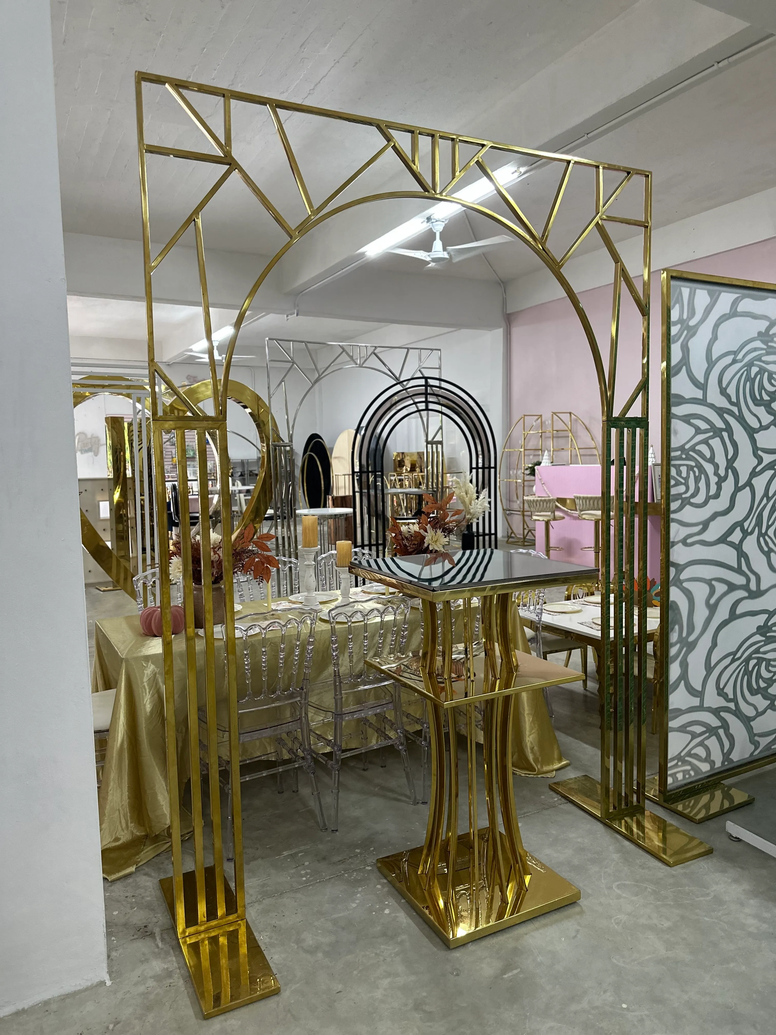 Geometric backdrop Atenea 8x6 gold 