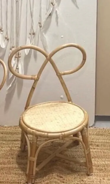 Bow kid chair 