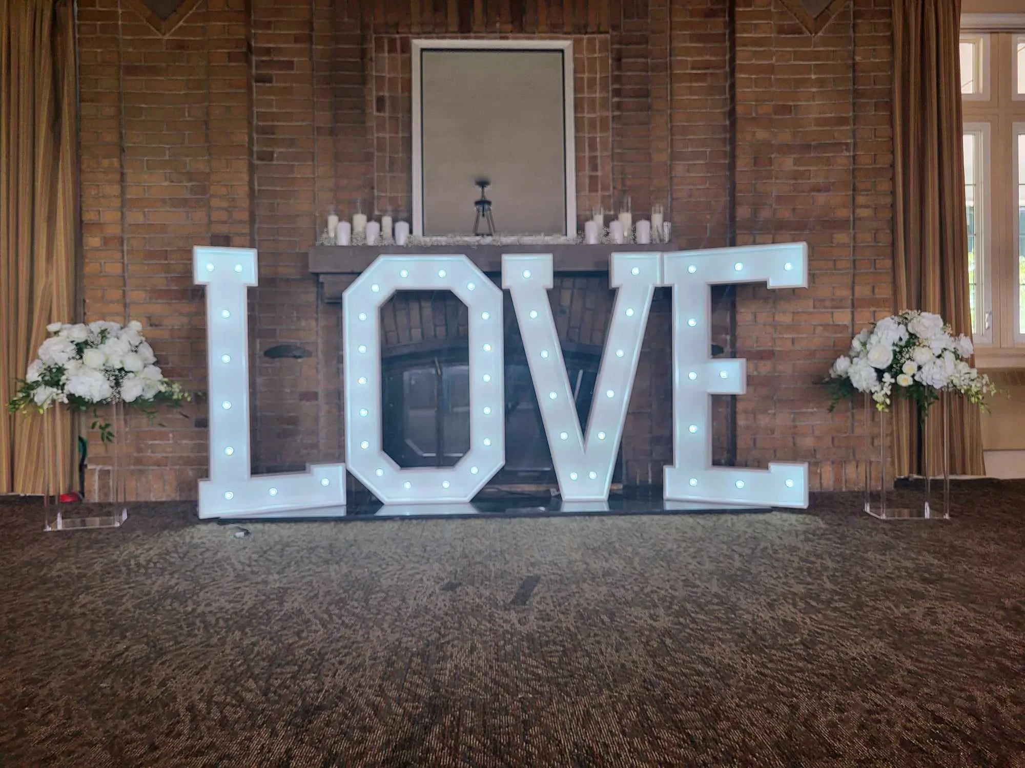 "LOVE" - 4FT