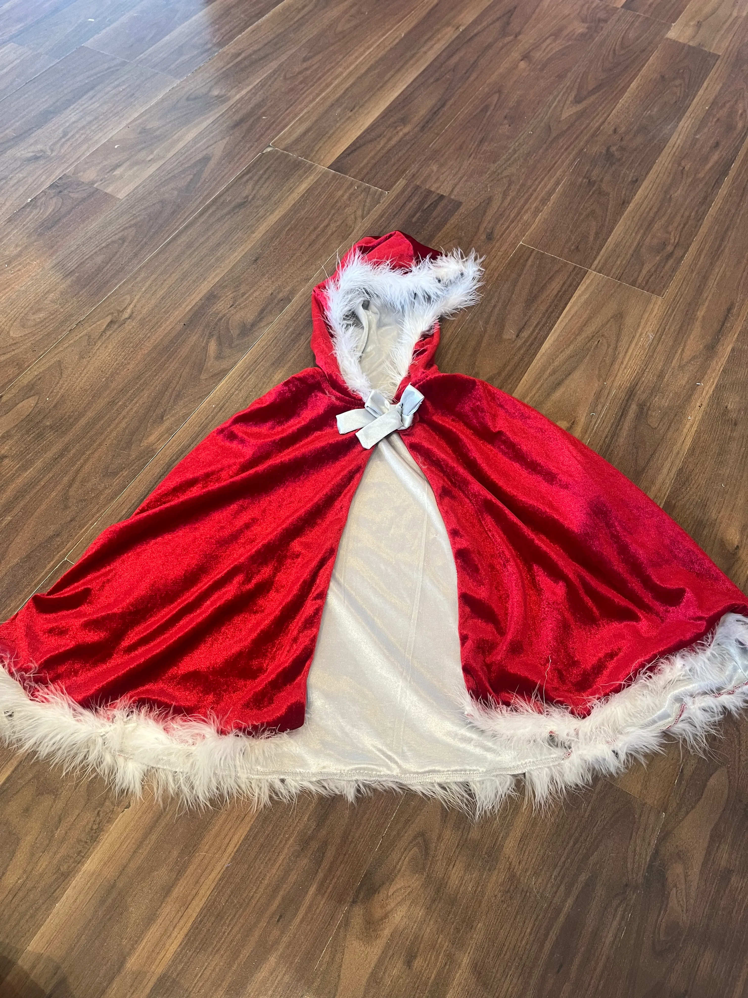 Cape- Red and White
