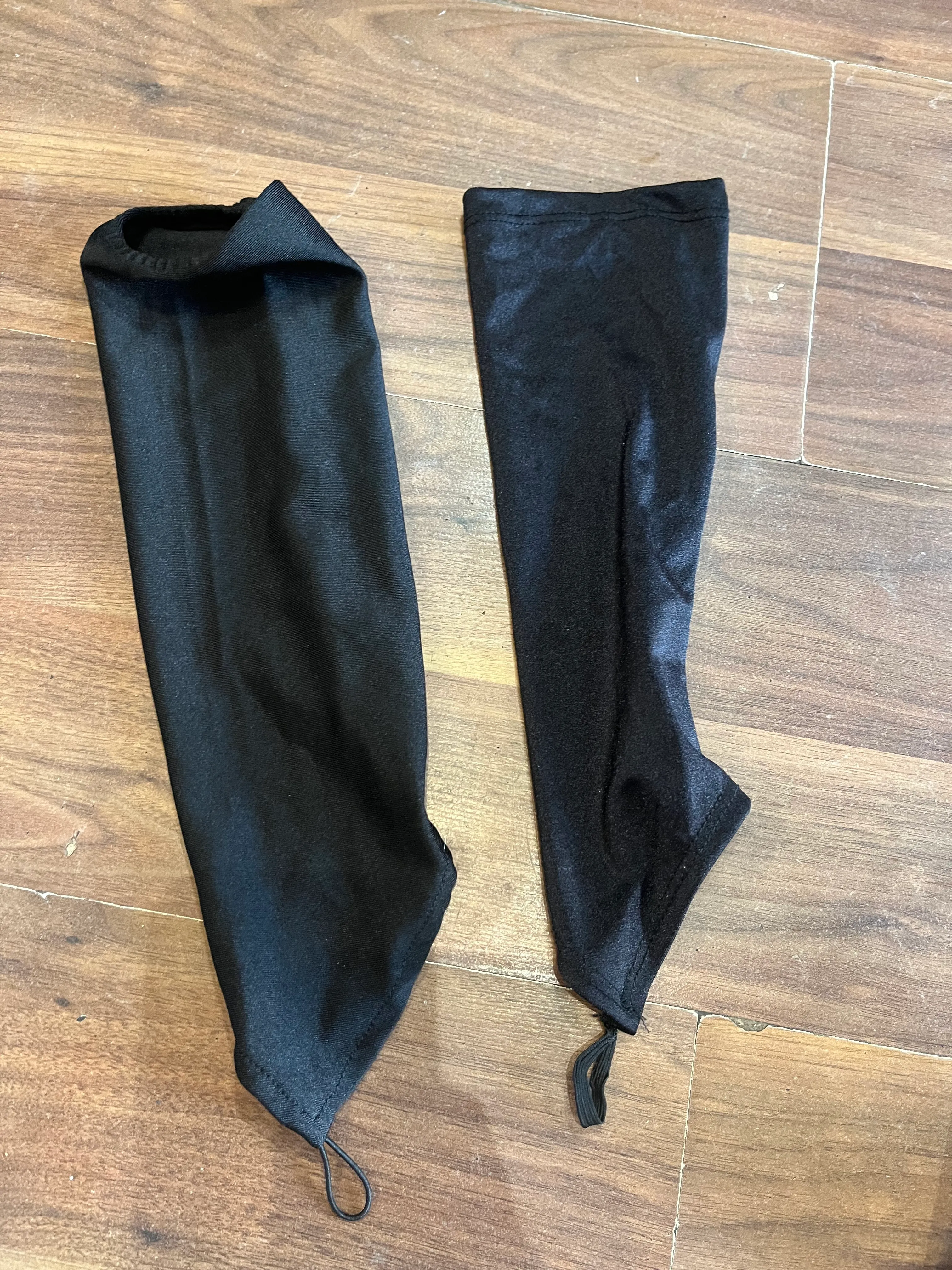Arm sleeves-  All black