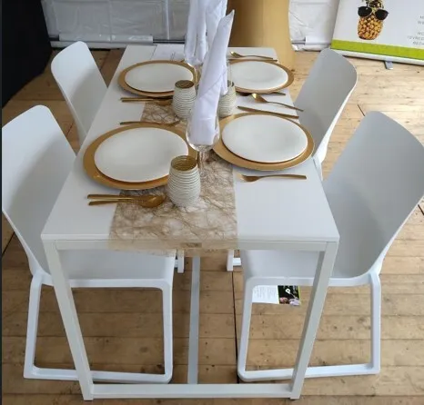 Dinnerpakket trendy white : beschikbaar voor 20 personen