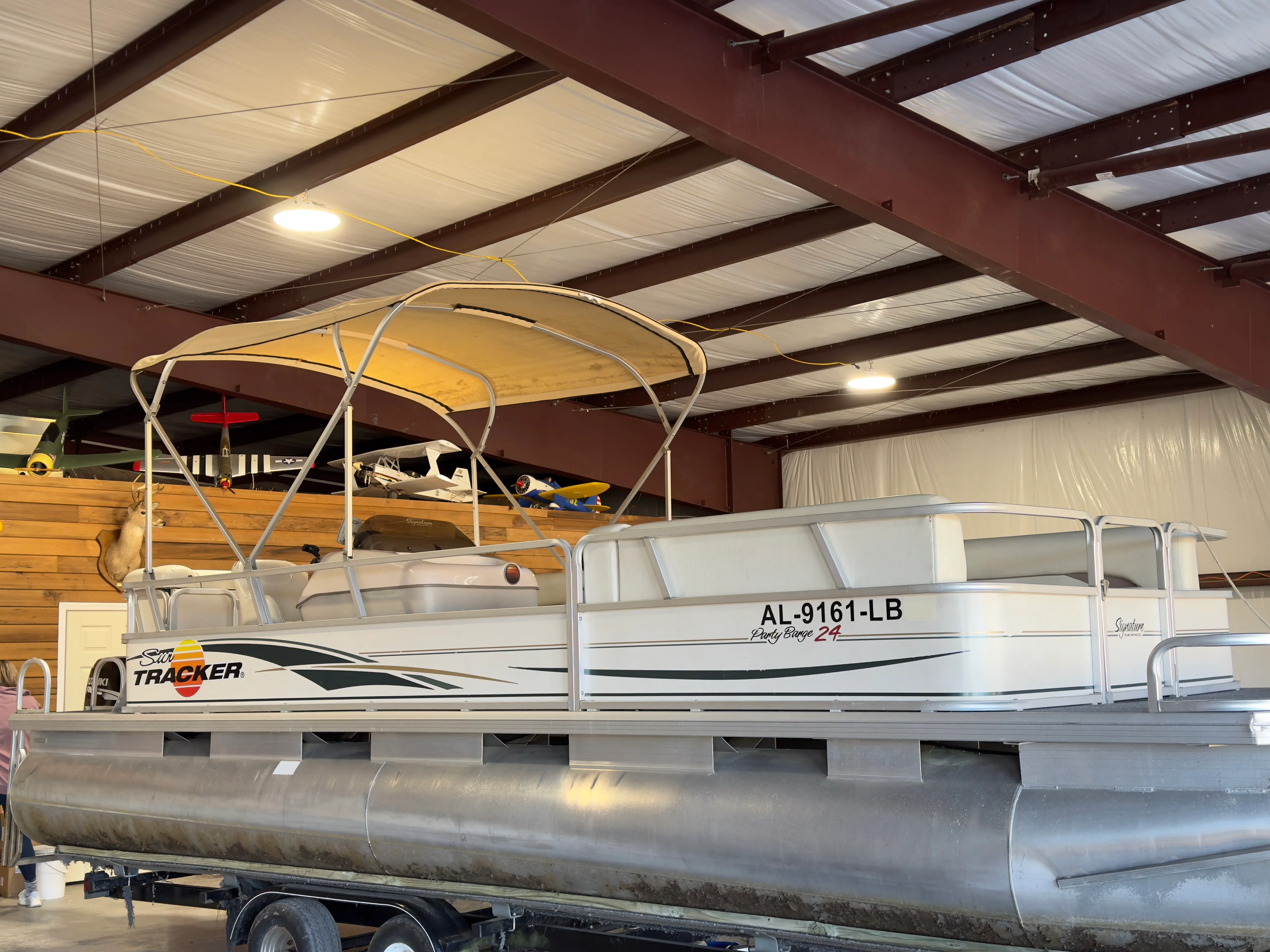Rent Tracker Party Barge 24' pontoon boat NW Alabama Boat Rental