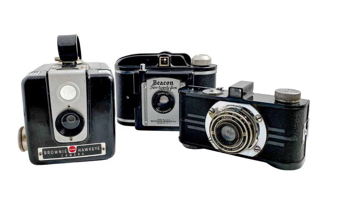 Vintage Cameras Set of 3/Various