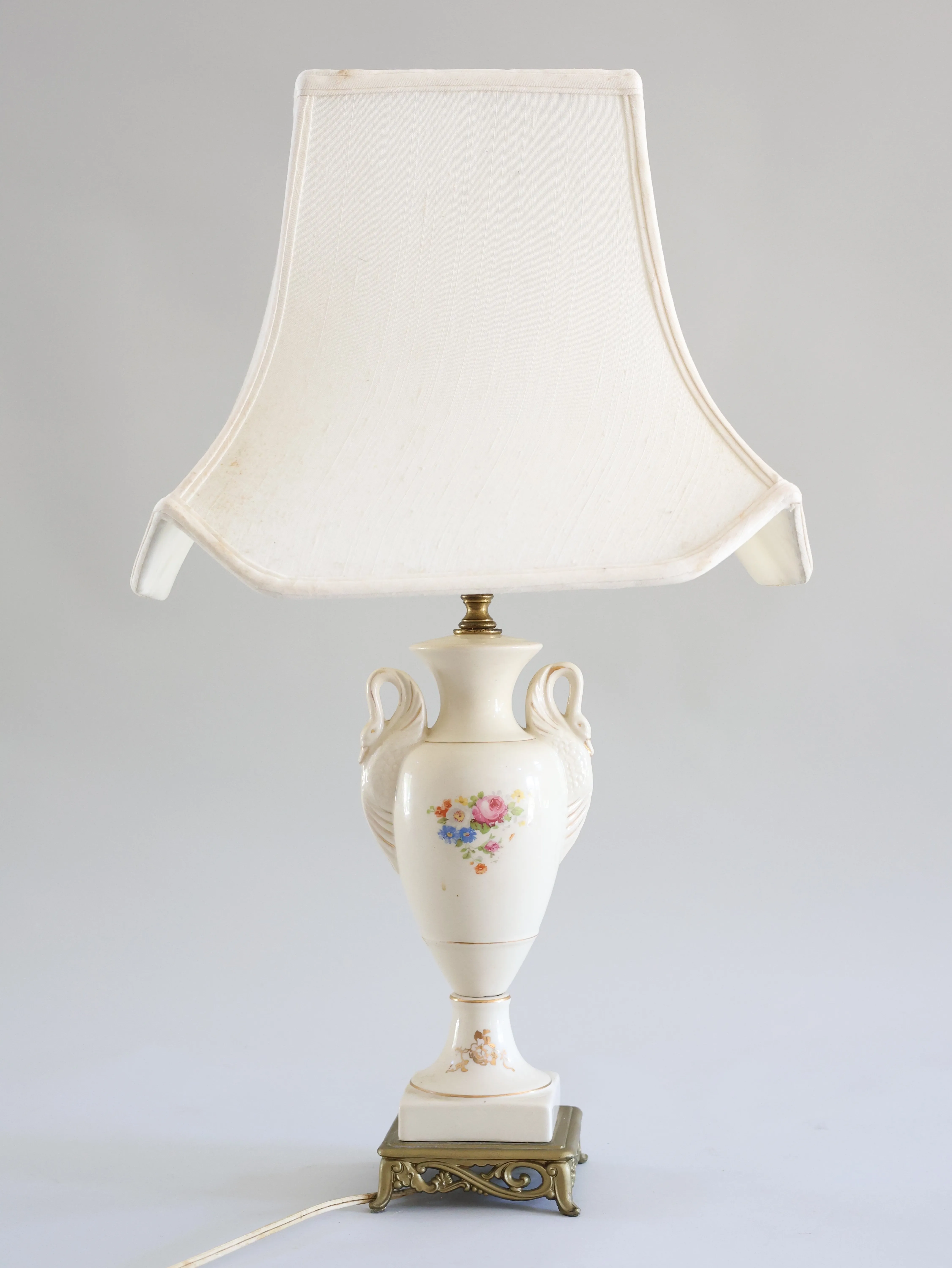Cream Flowers Table Lamp
