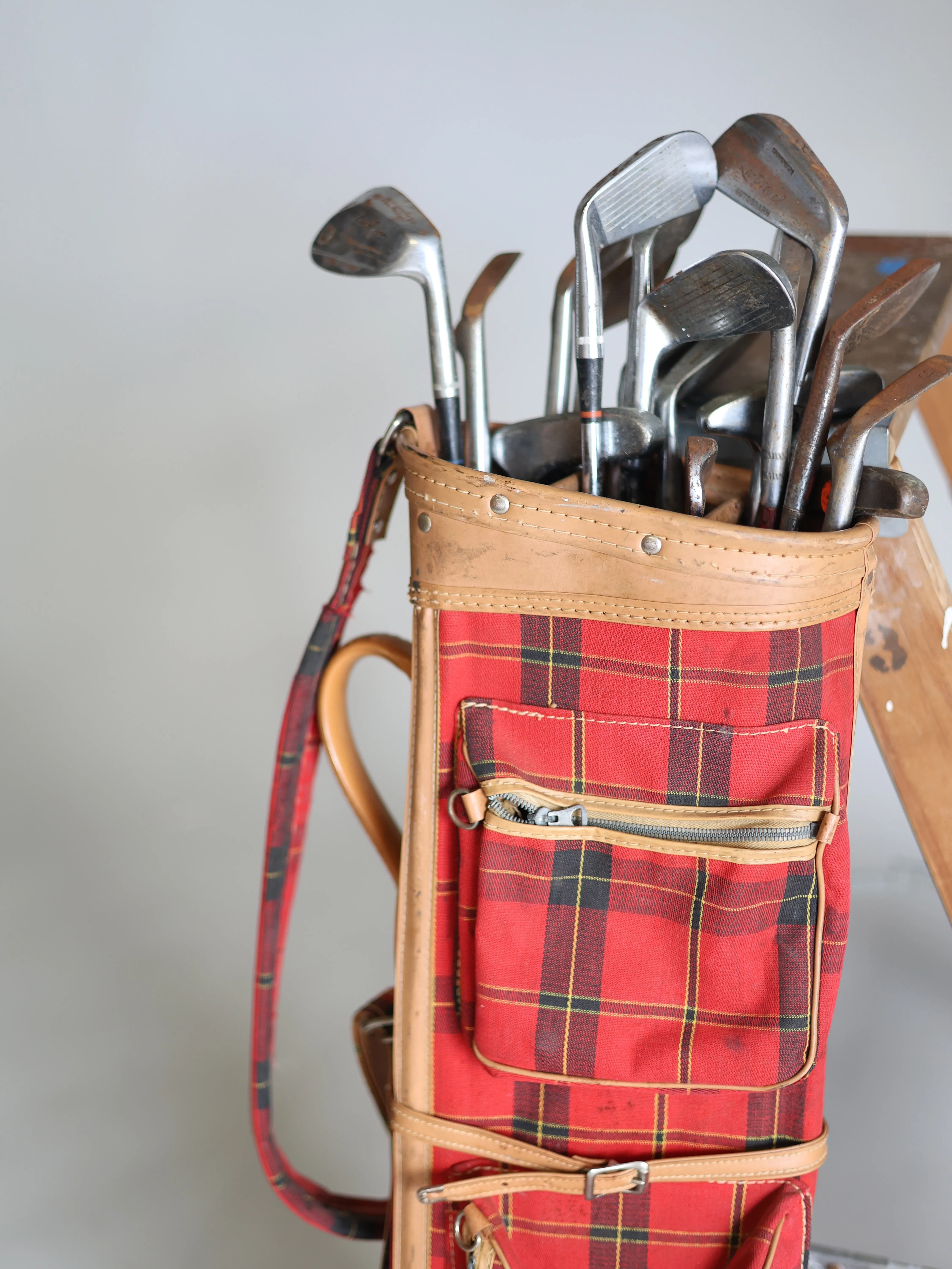 Red checkered golf club set