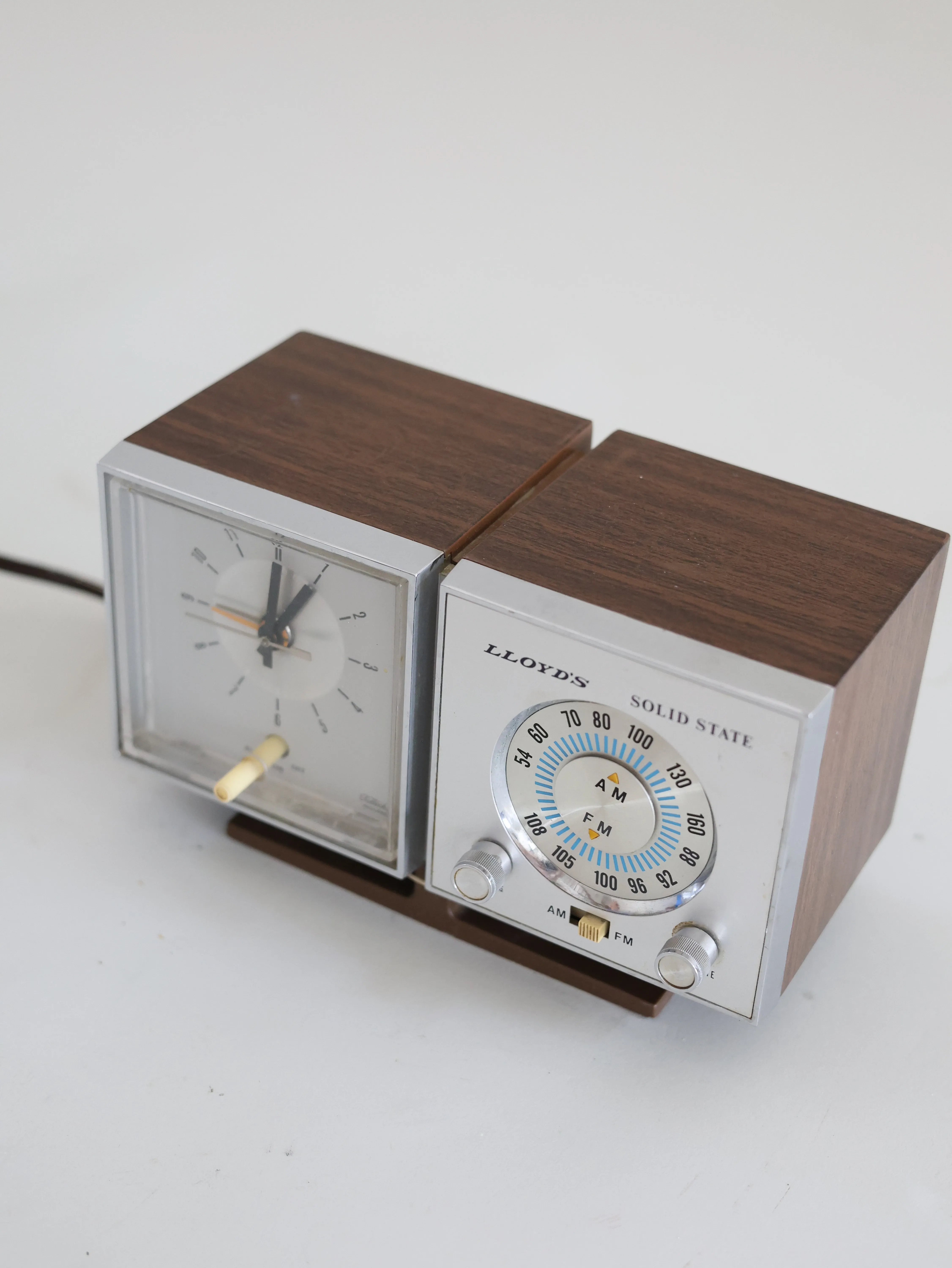 Clock Radio Lloyds Solid State