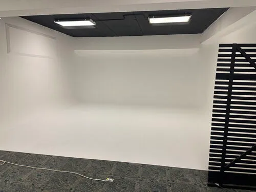 STUDIO A (650 Sq Ft White Cyclorama Wall)