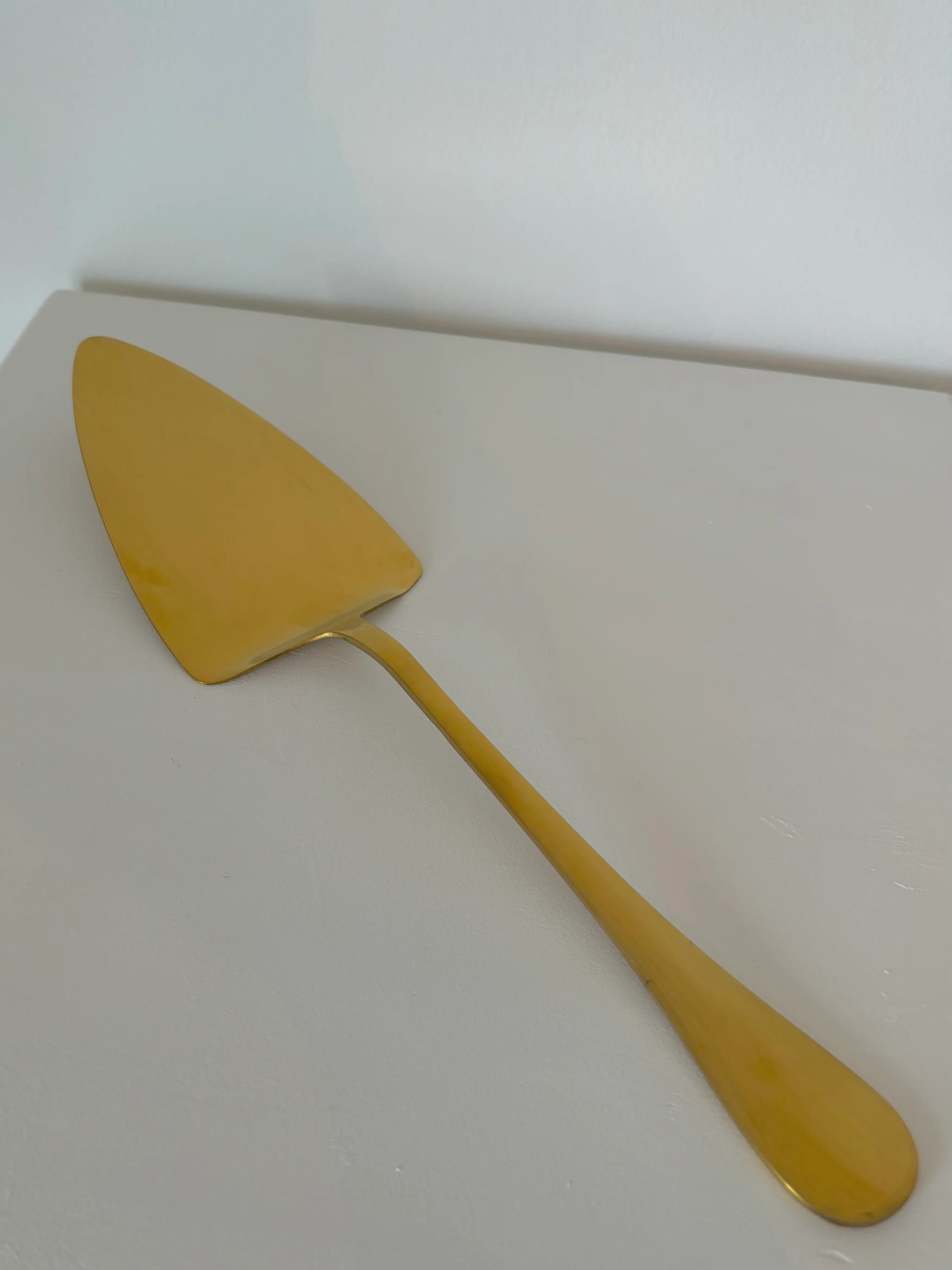 Gold Cake Lifter