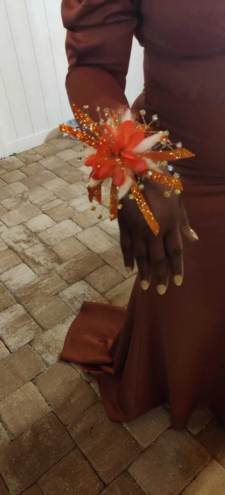 1_ Corsage 