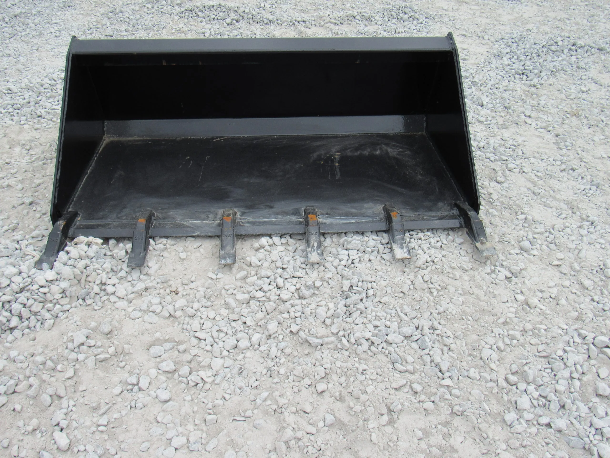 mini skid tooth bucket