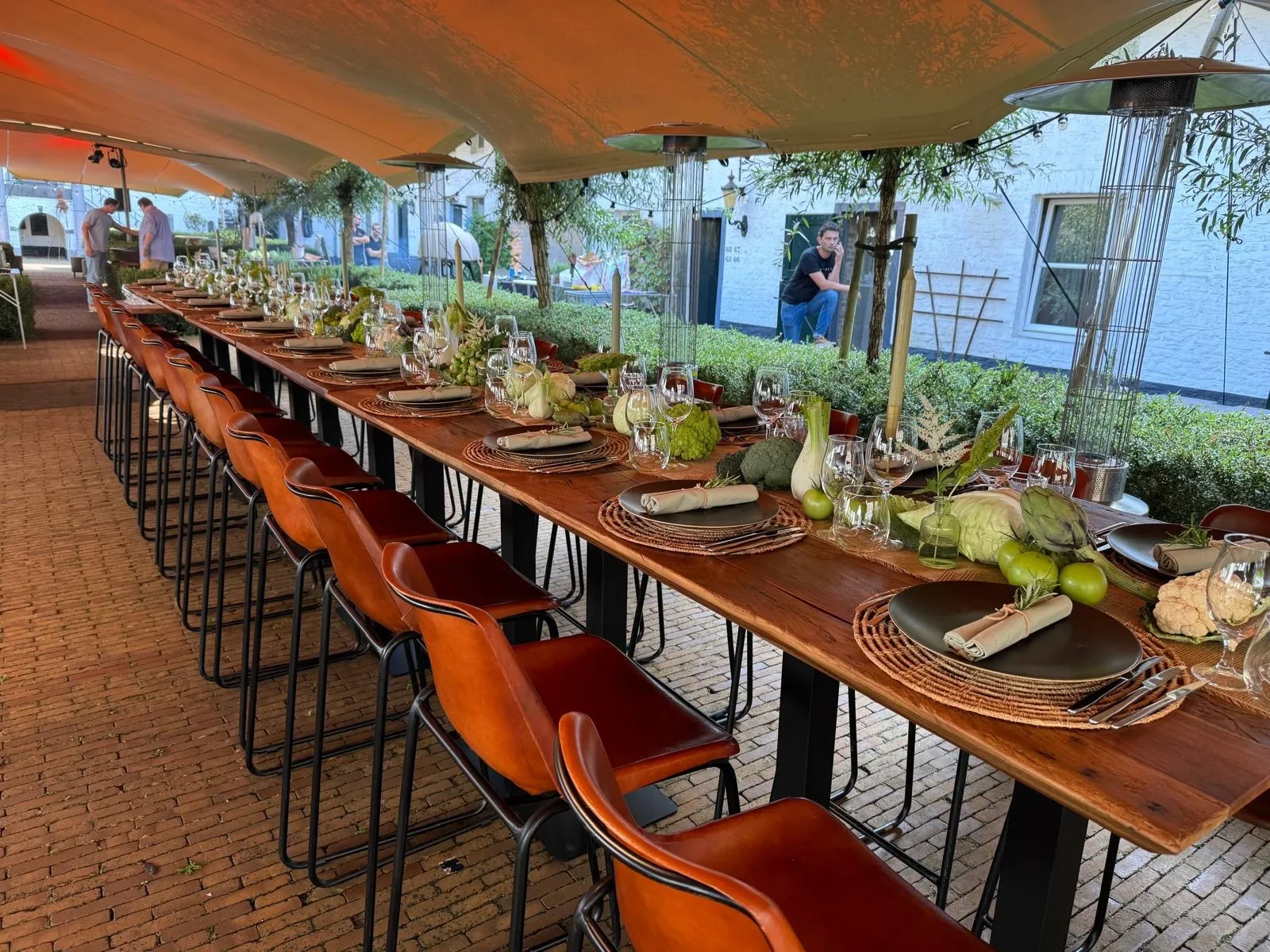 Robuuste stoere bartafel 120 x 100 x 110cm