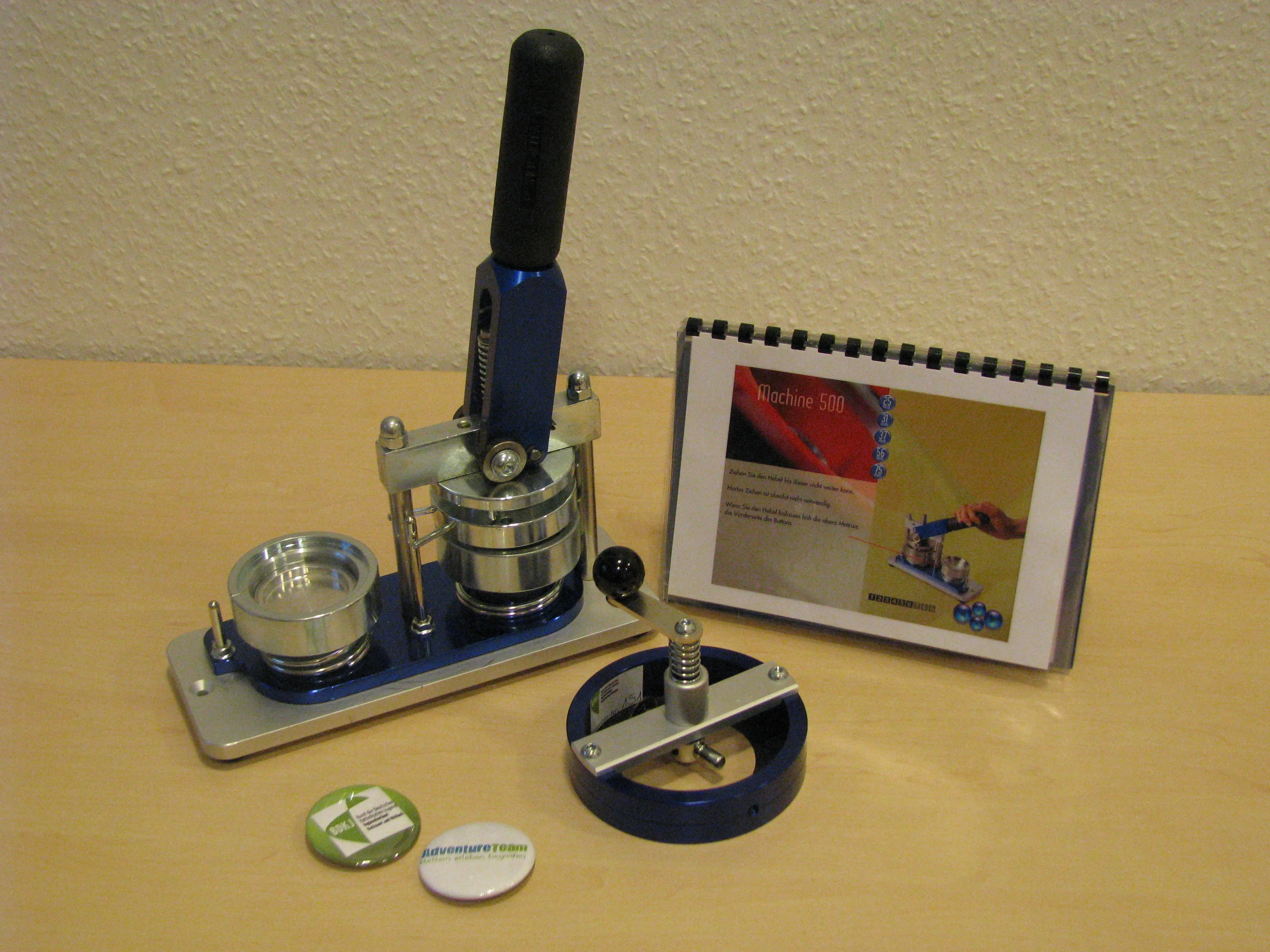 Buttonmaschine
