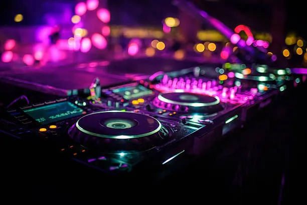 DJ