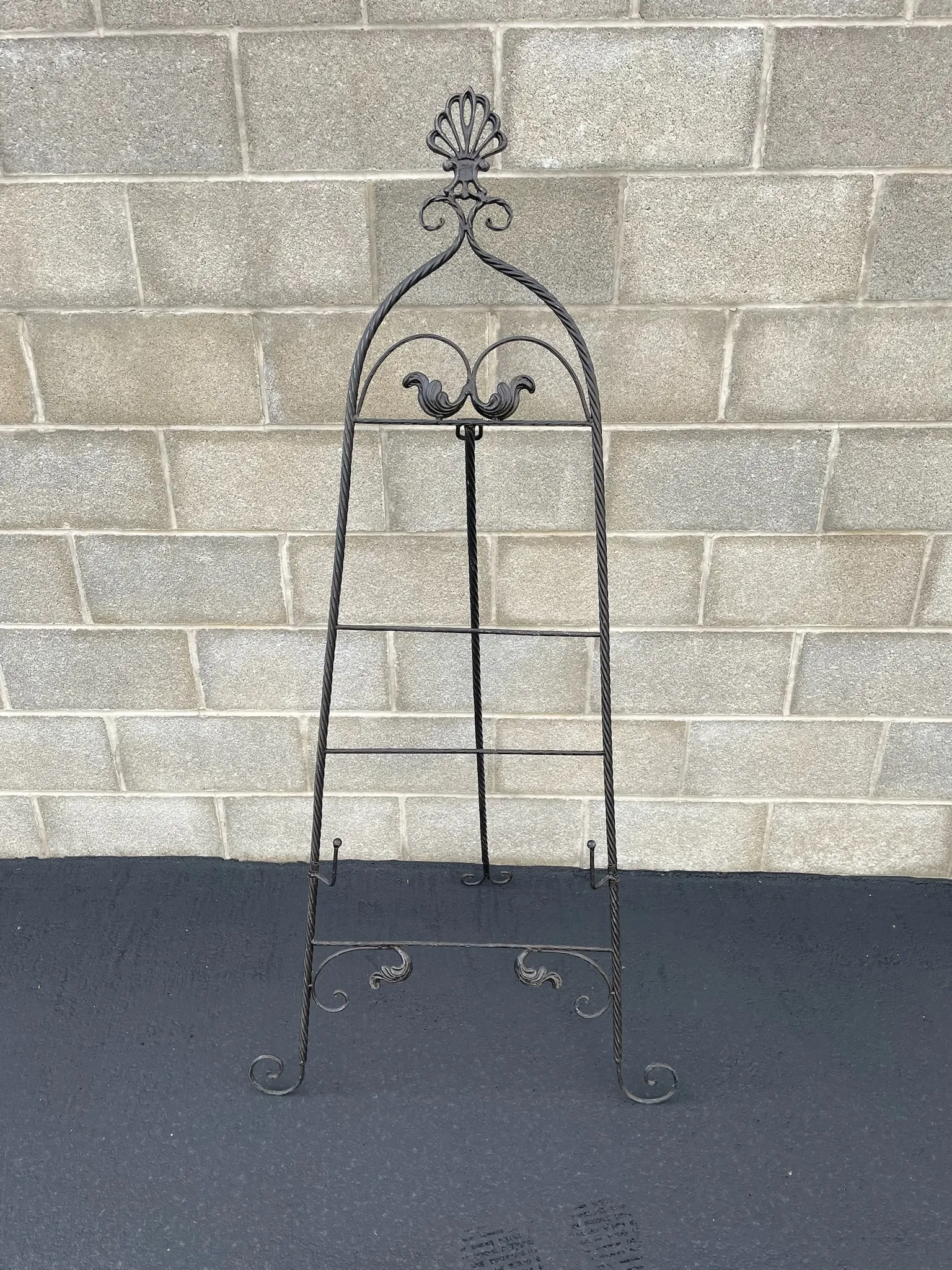 Black Easel 