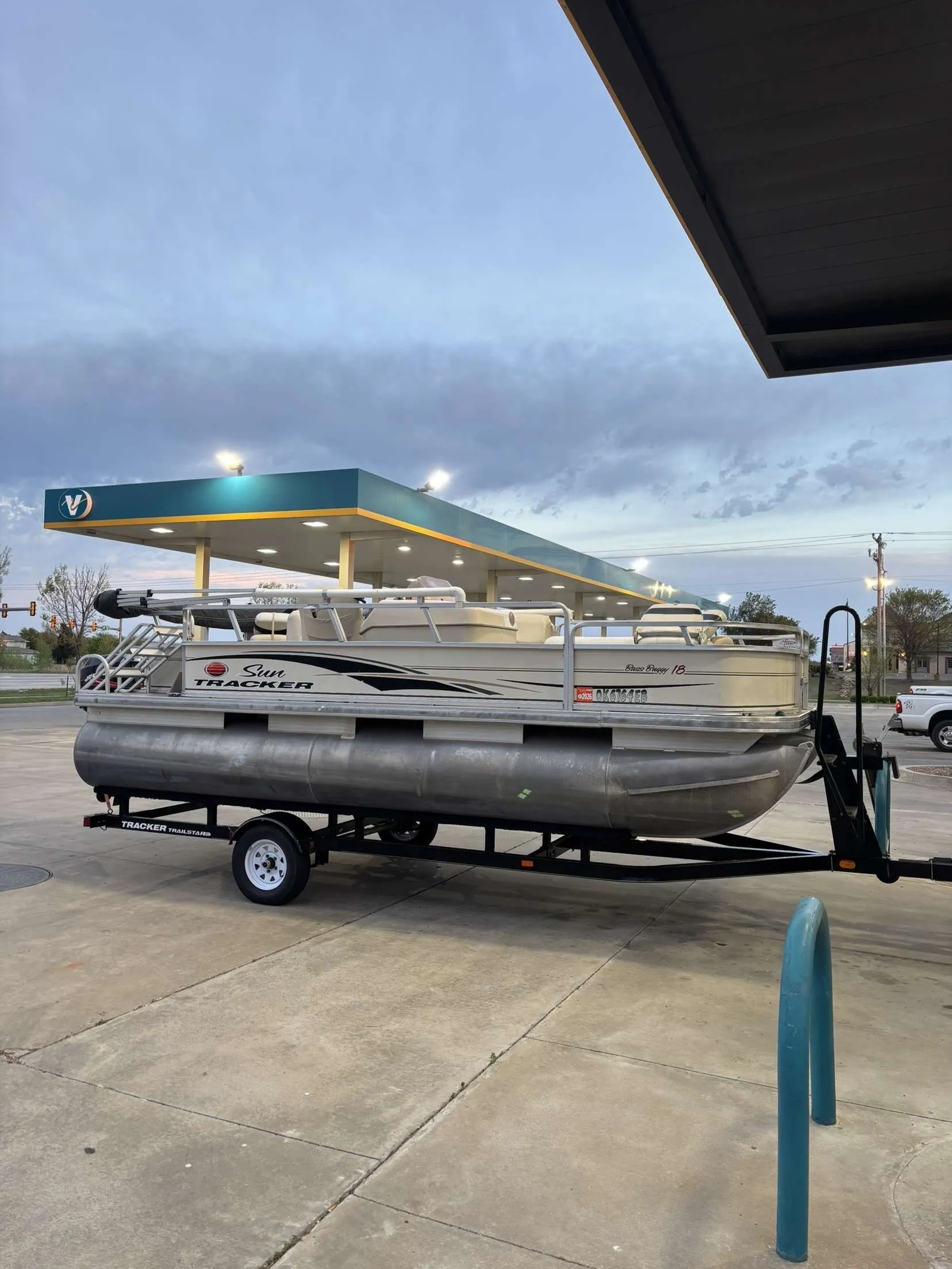 2006 18ft Pontoon