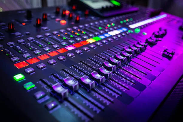 DJ