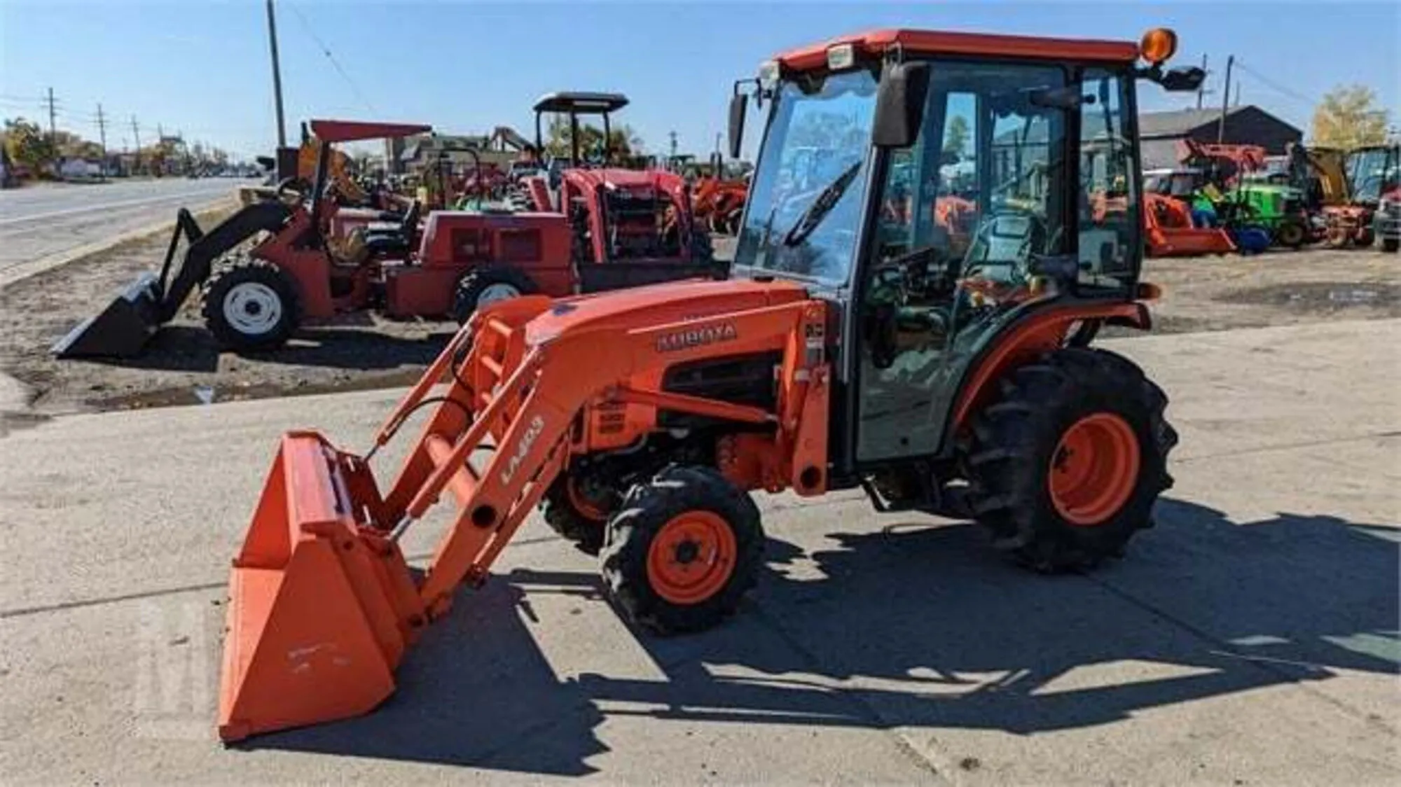 Kubota B3030 HST Enclosed Cab Tractor